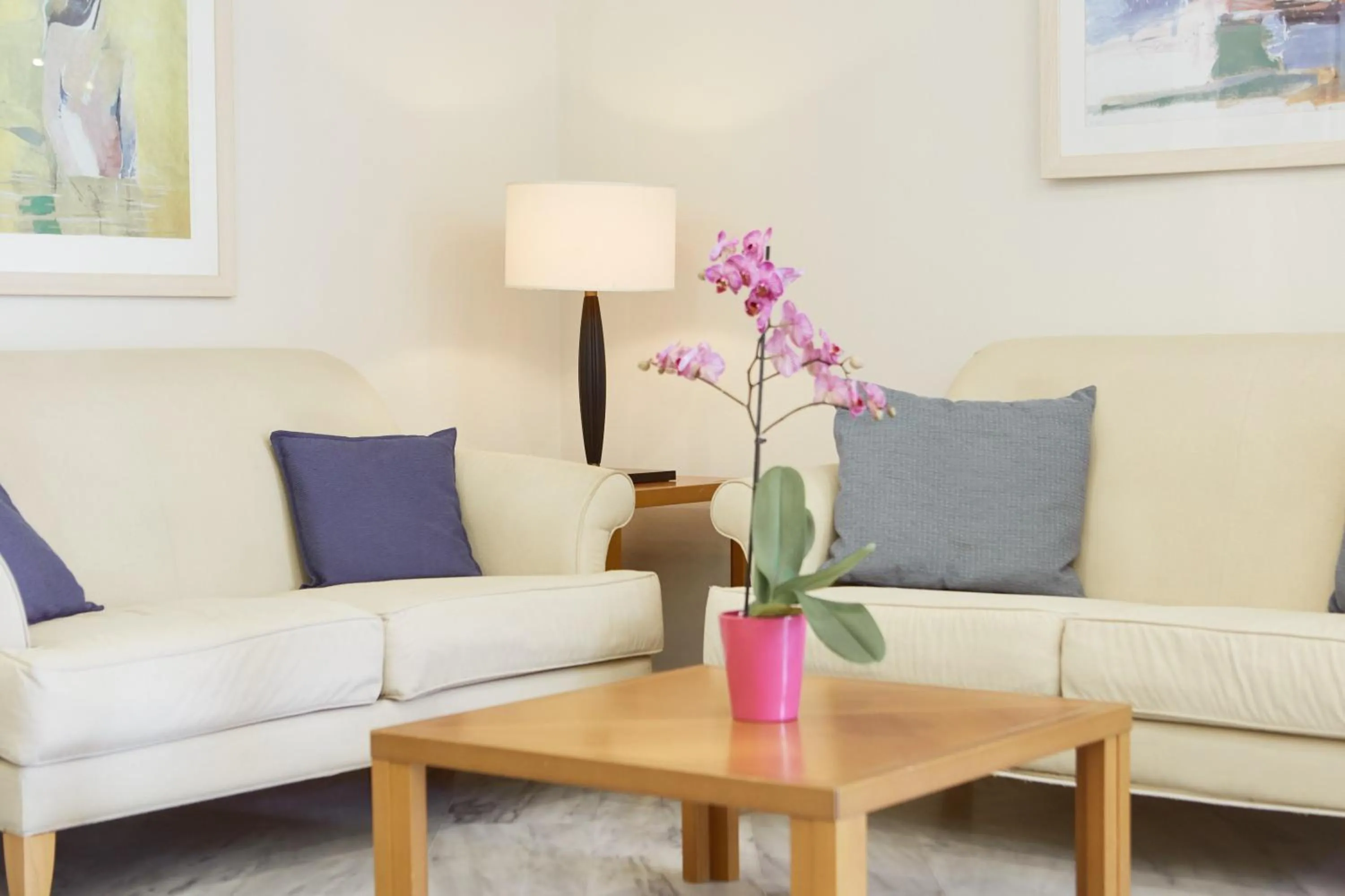 Communal lounge/ TV room in Giannoulis – Santa Marina Beach Hotel