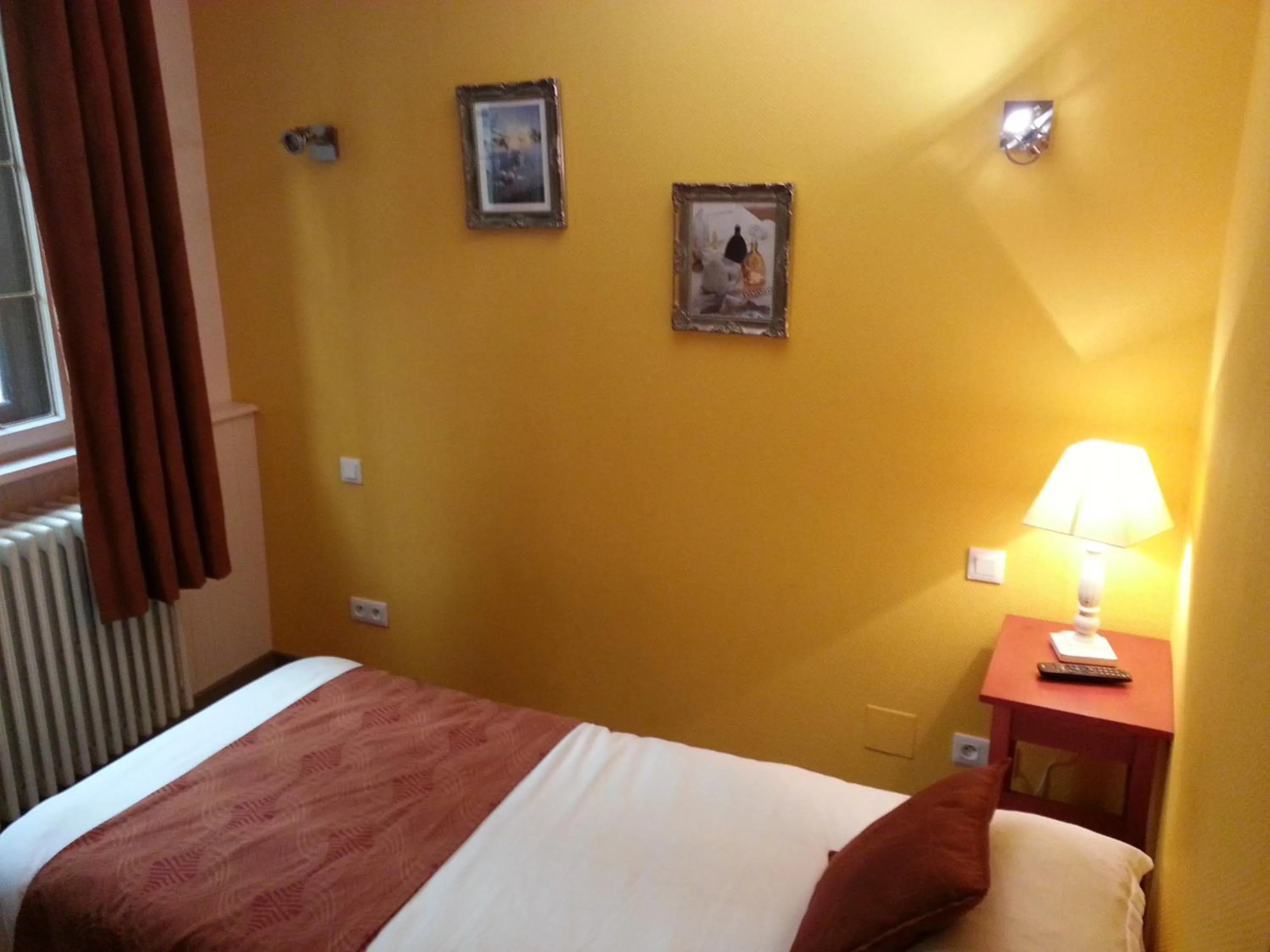 Bedroom, Bed in Le Gouverneur Hotel