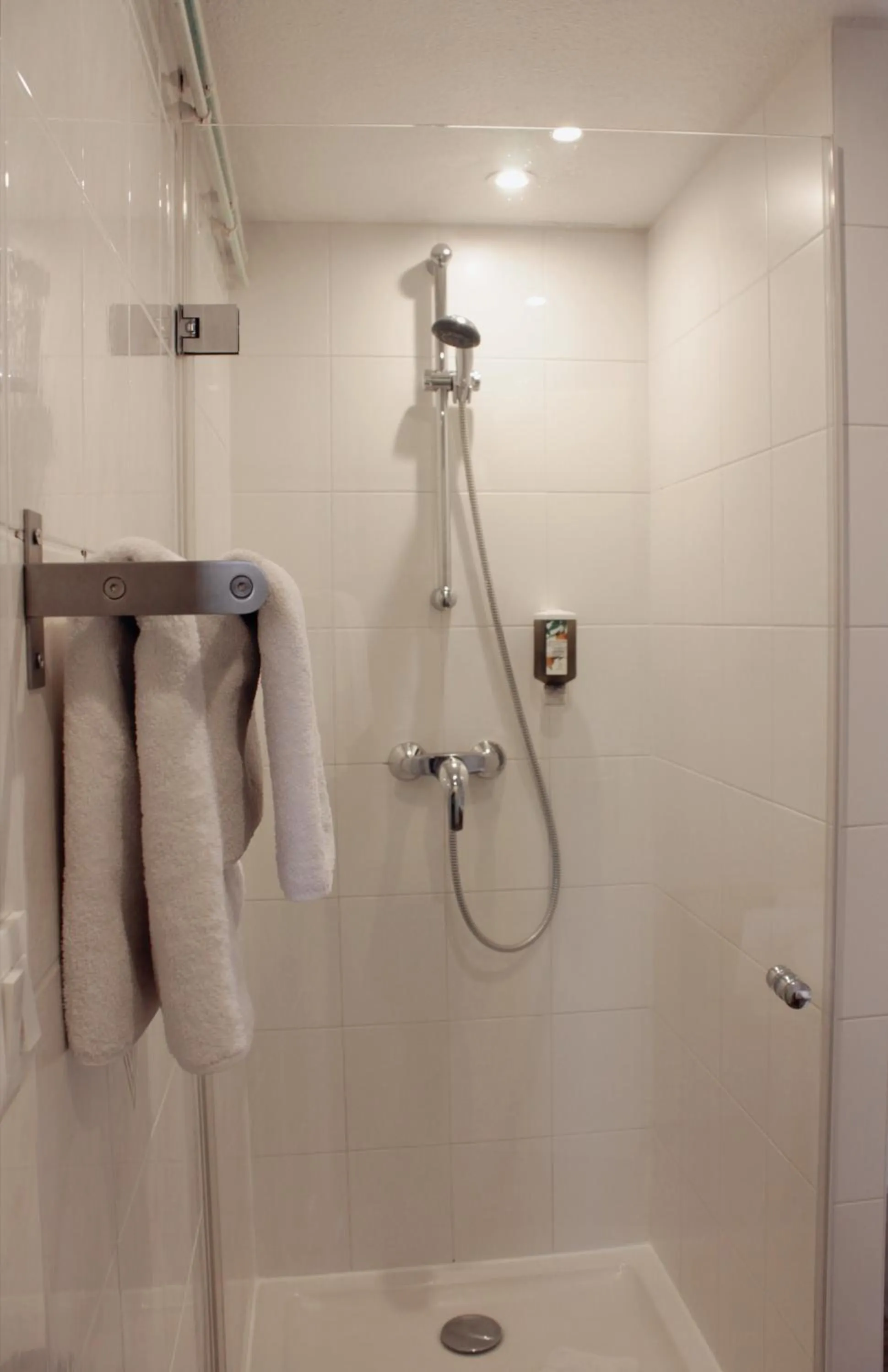 Shower in Le Gouverneur Hotel