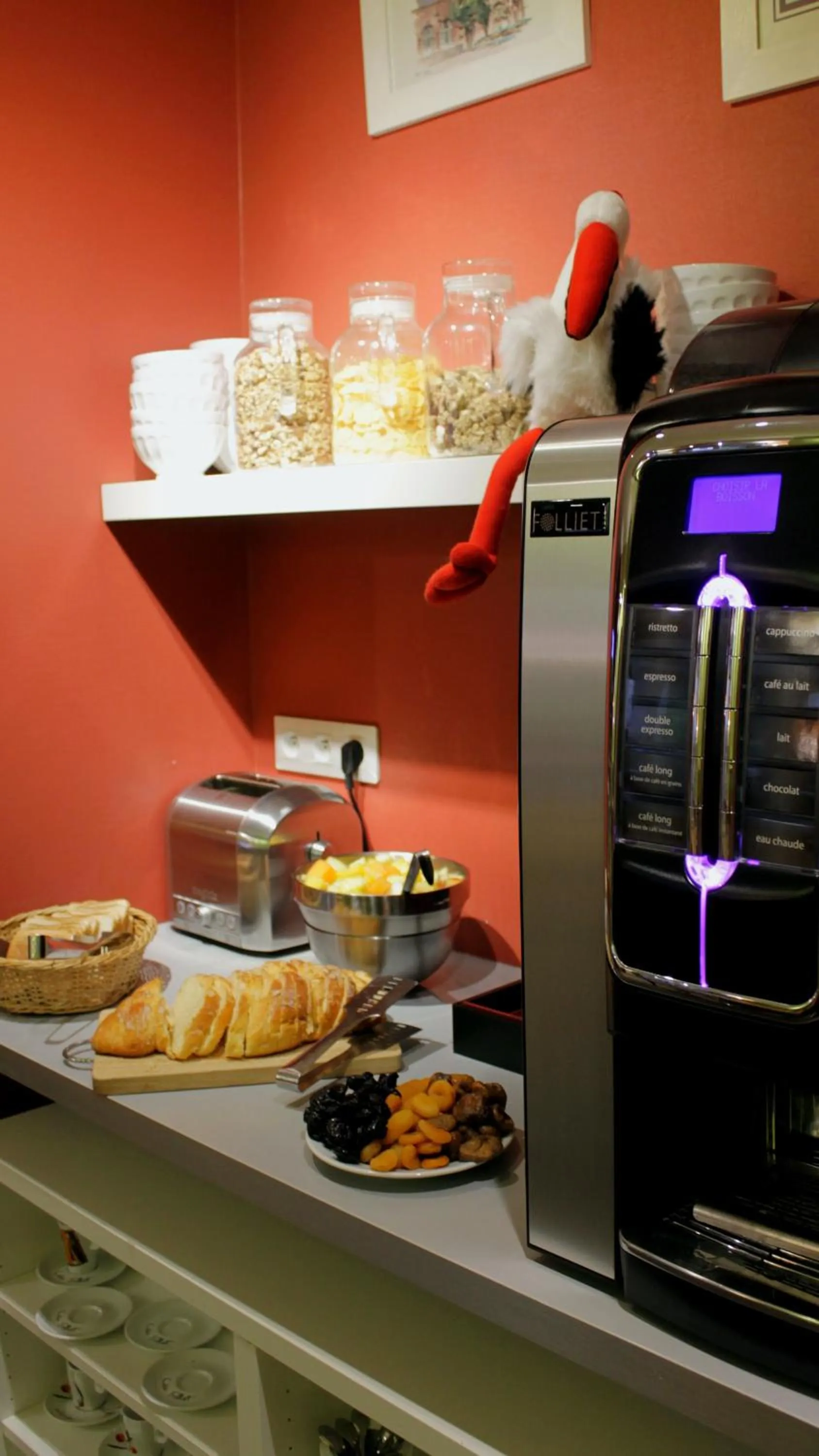 Food and drinks in Le Gouverneur Hotel