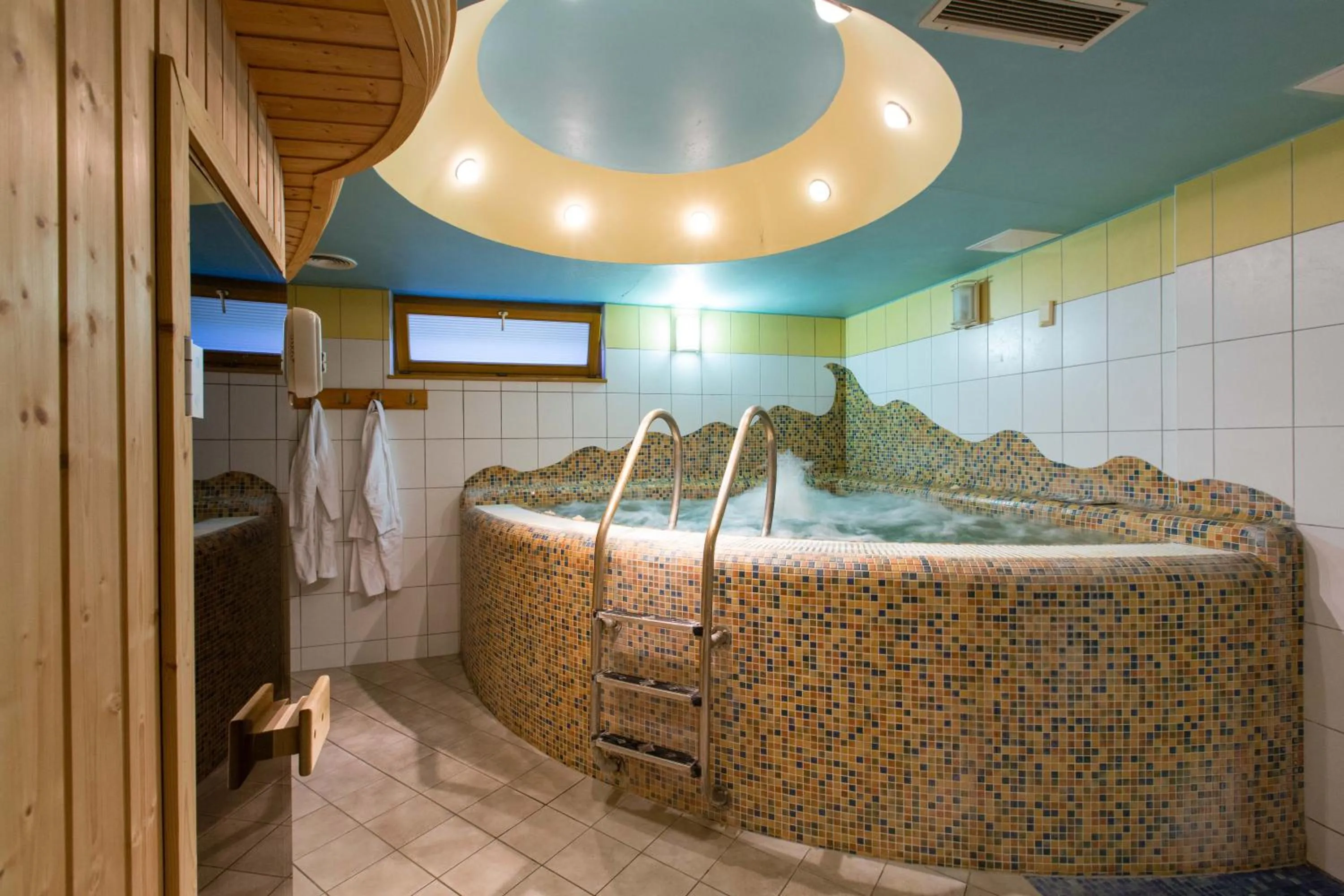 Spa and wellness centre/facilities, Bed in Kehida Termál Resort & Spa