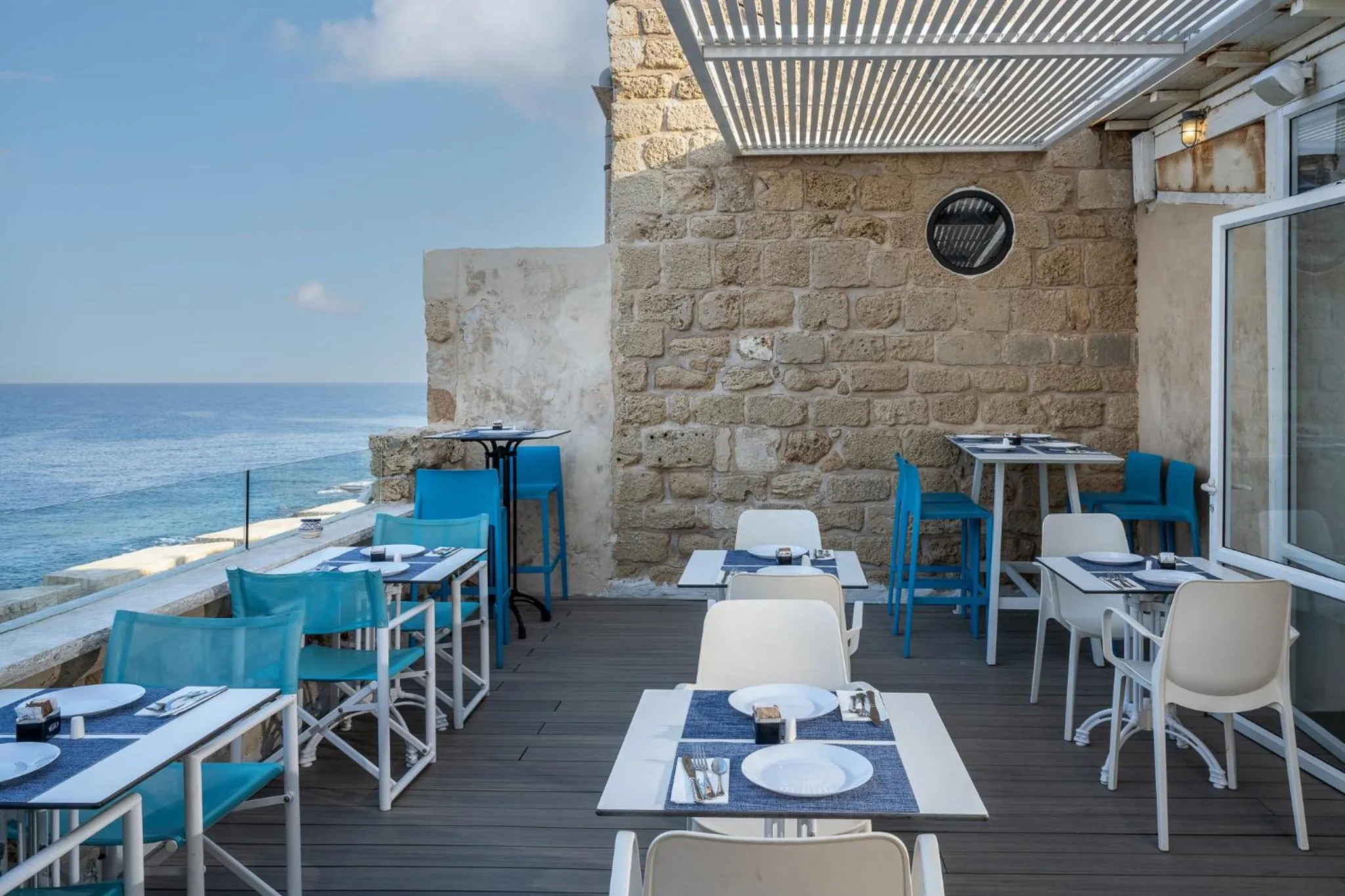 Breakfast in Akotika boutique