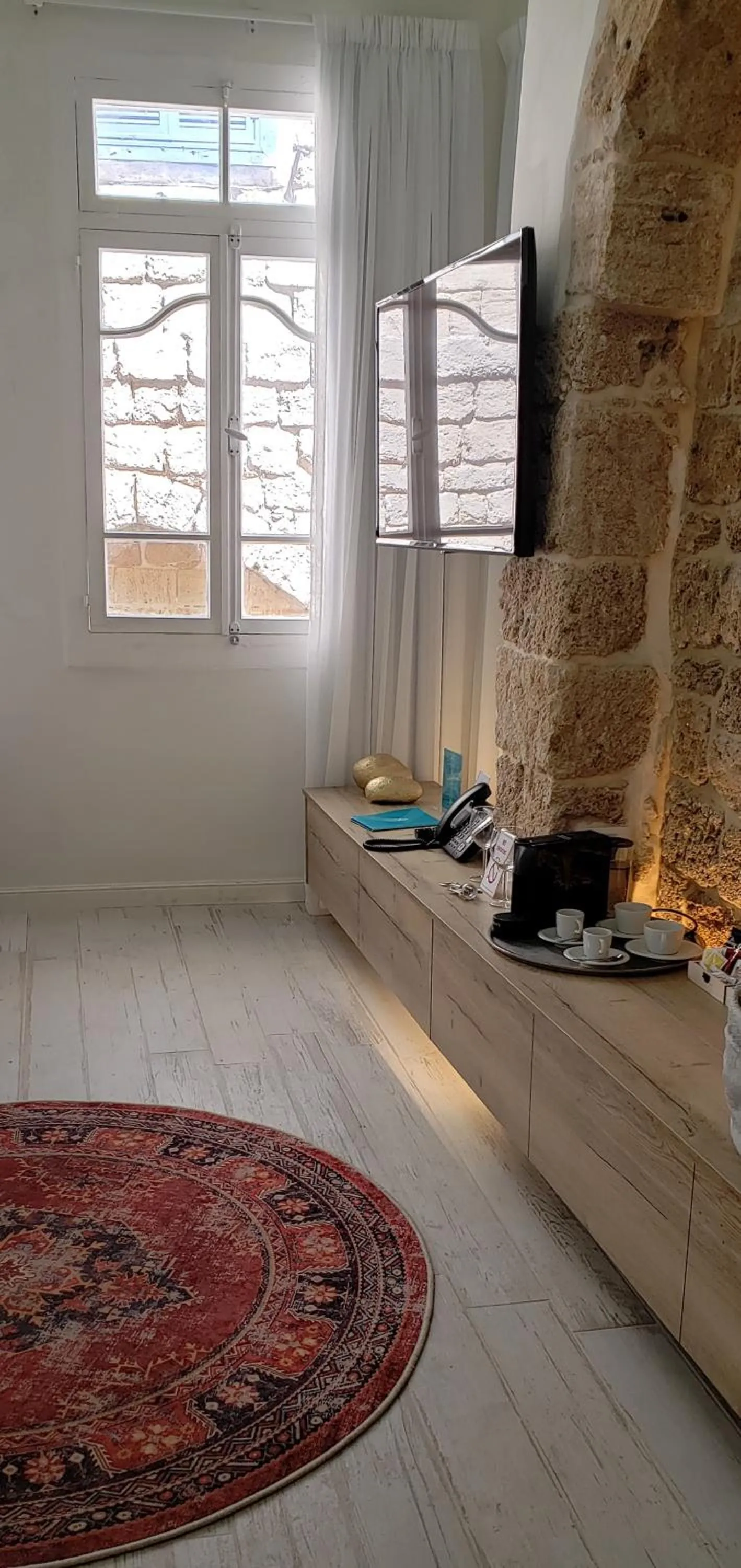 TV and multimedia in Akotika boutique