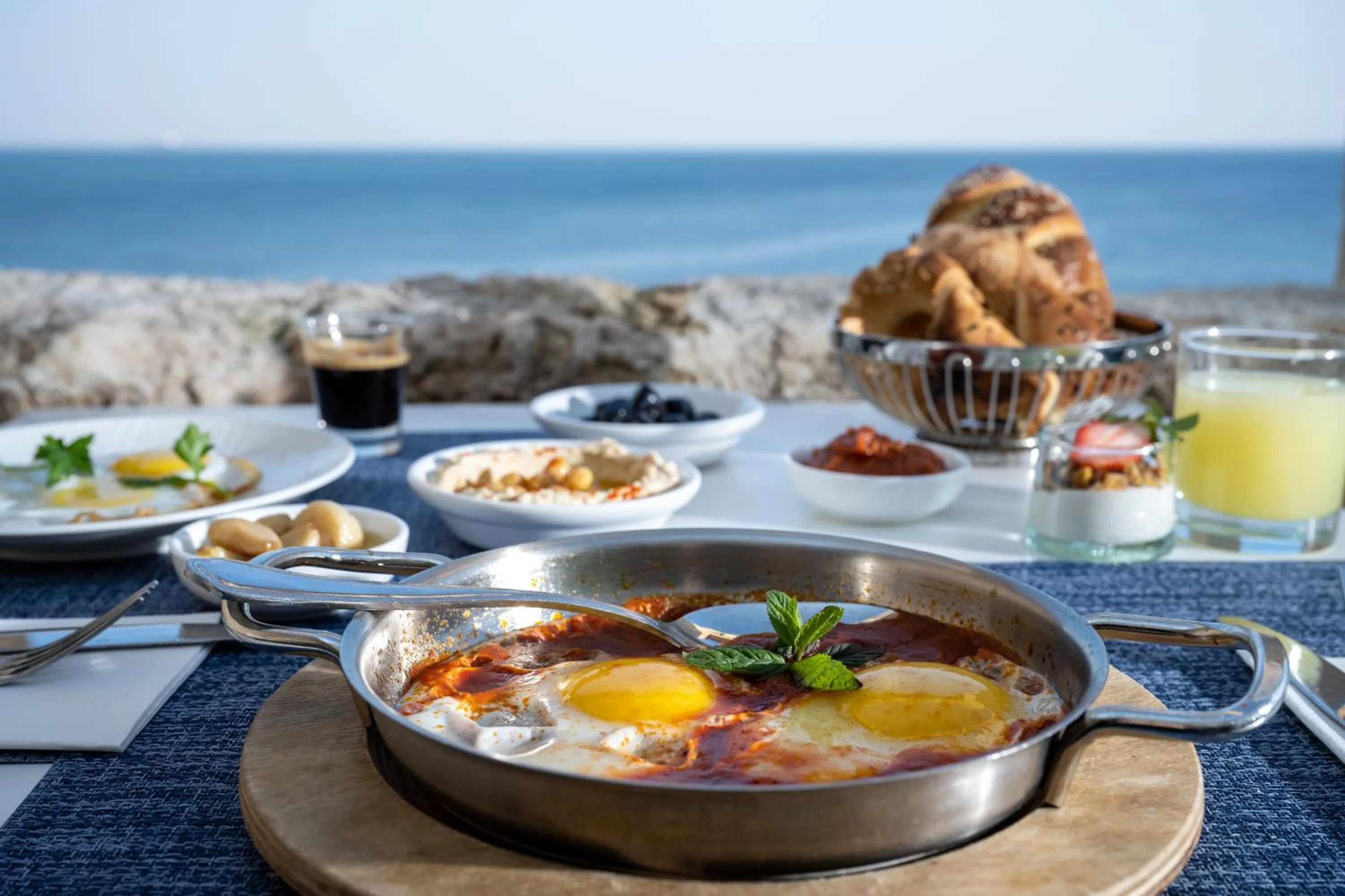 Breakfast in Akotika boutique