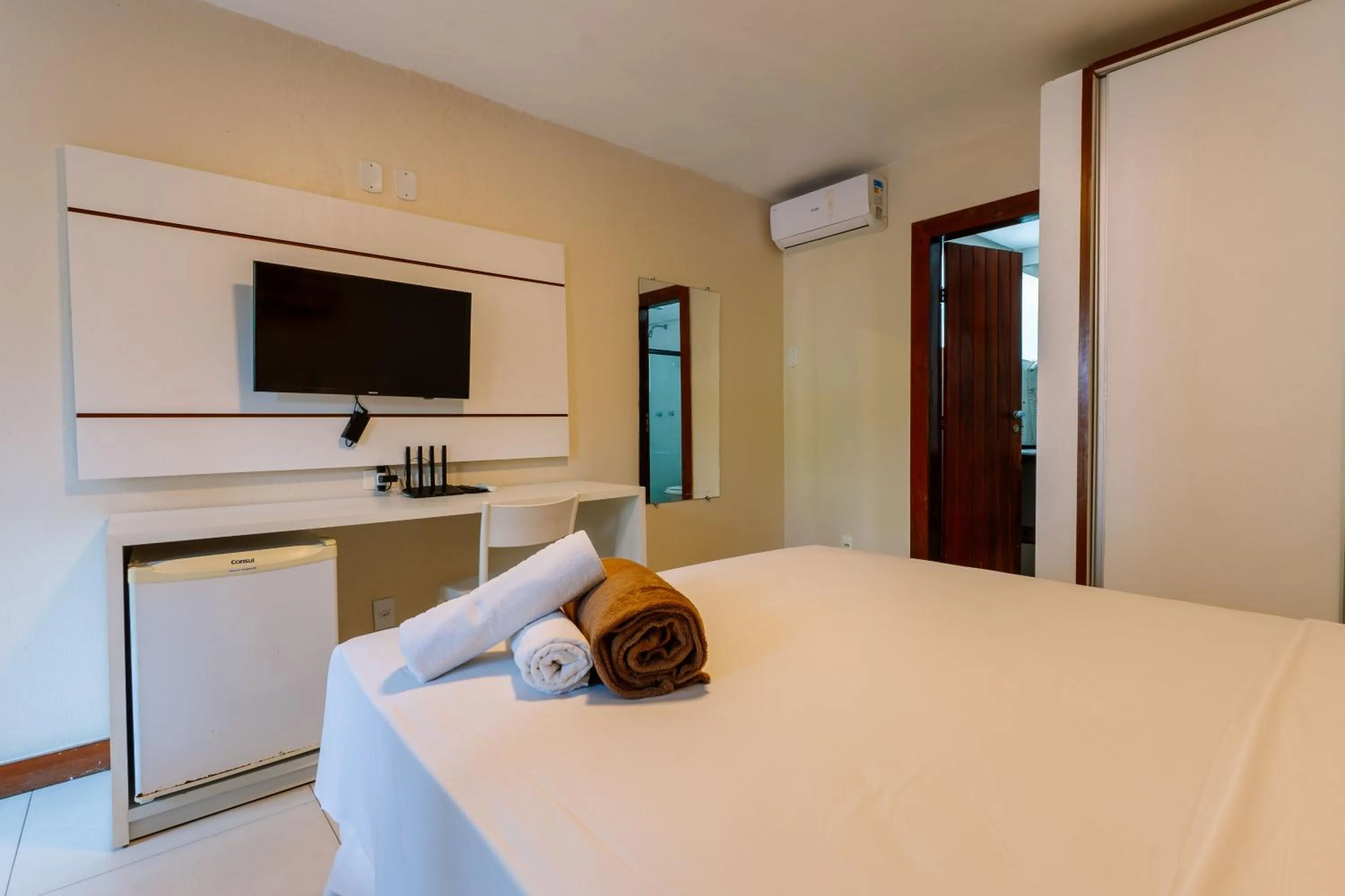 Bedroom, Bed in Hotel Flamingo Beach by HC