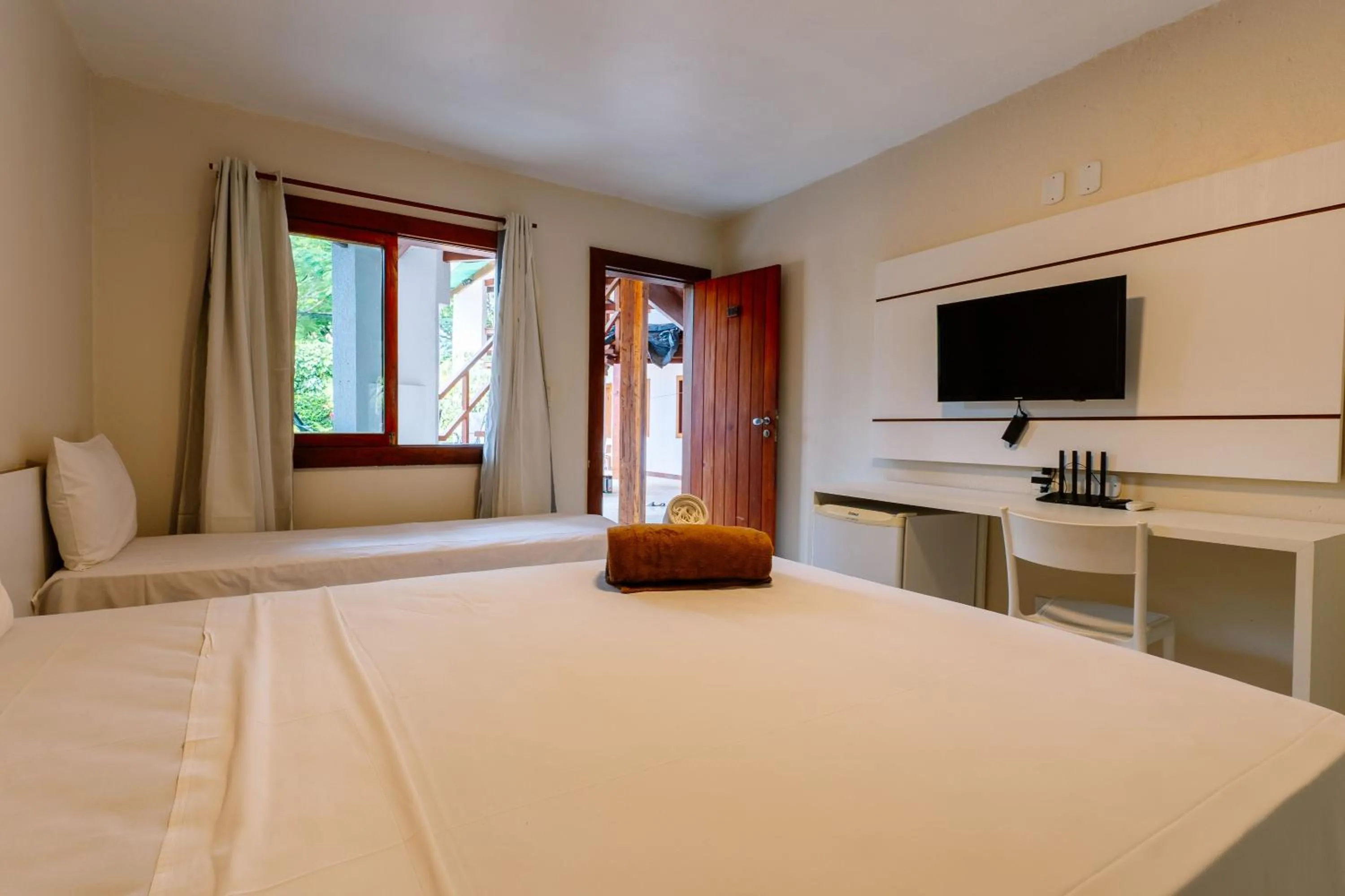 Bedroom, Bed in Hotel Flamingo Beach by HC