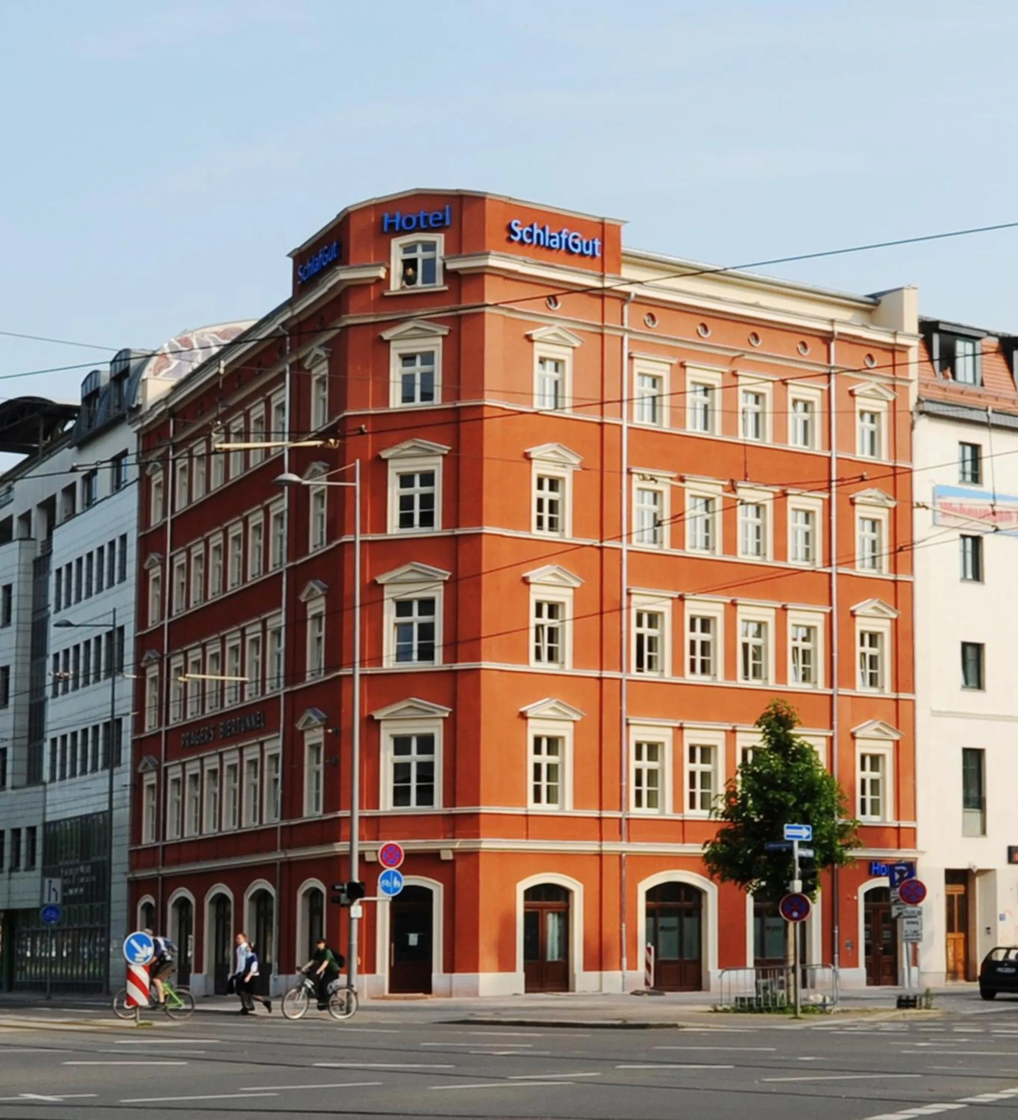 Facade/entrance in SchlafGut AppartementHotel
