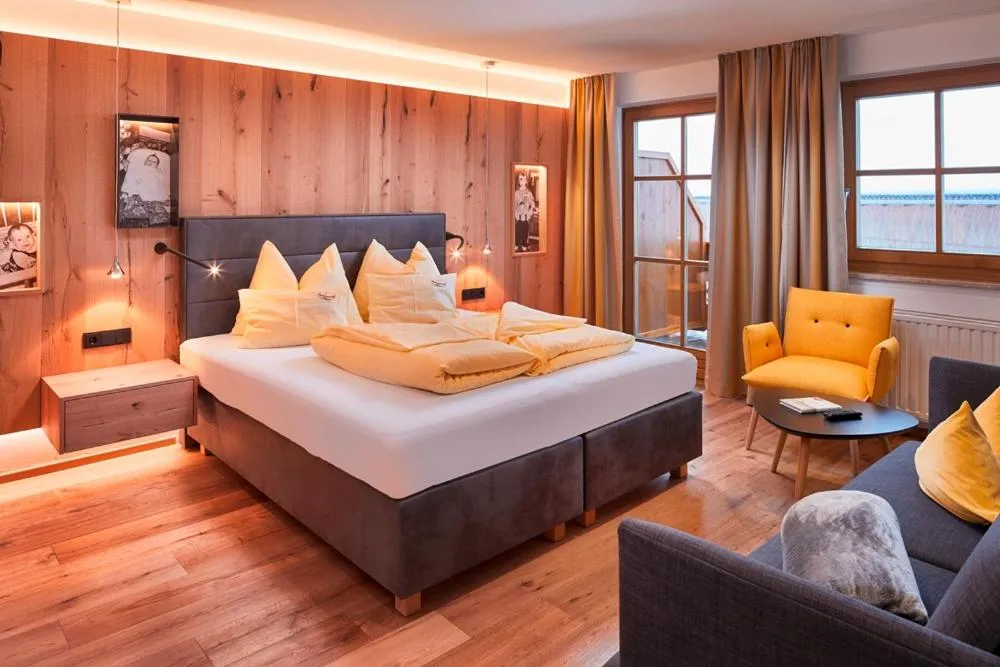 TV and multimedia, Bed in Bauernhof Hotel Oberschwarzach