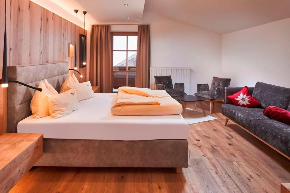 Balcony/Terrace, Bed in Bauernhof Hotel Oberschwarzach