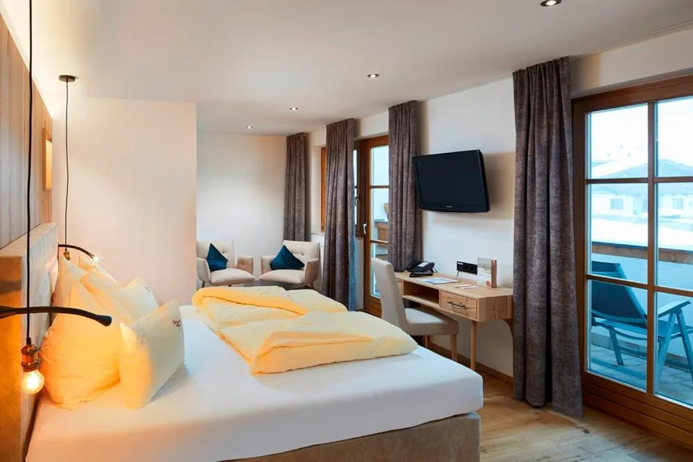 Balcony/Terrace, Bed in Bauernhof Hotel Oberschwarzach