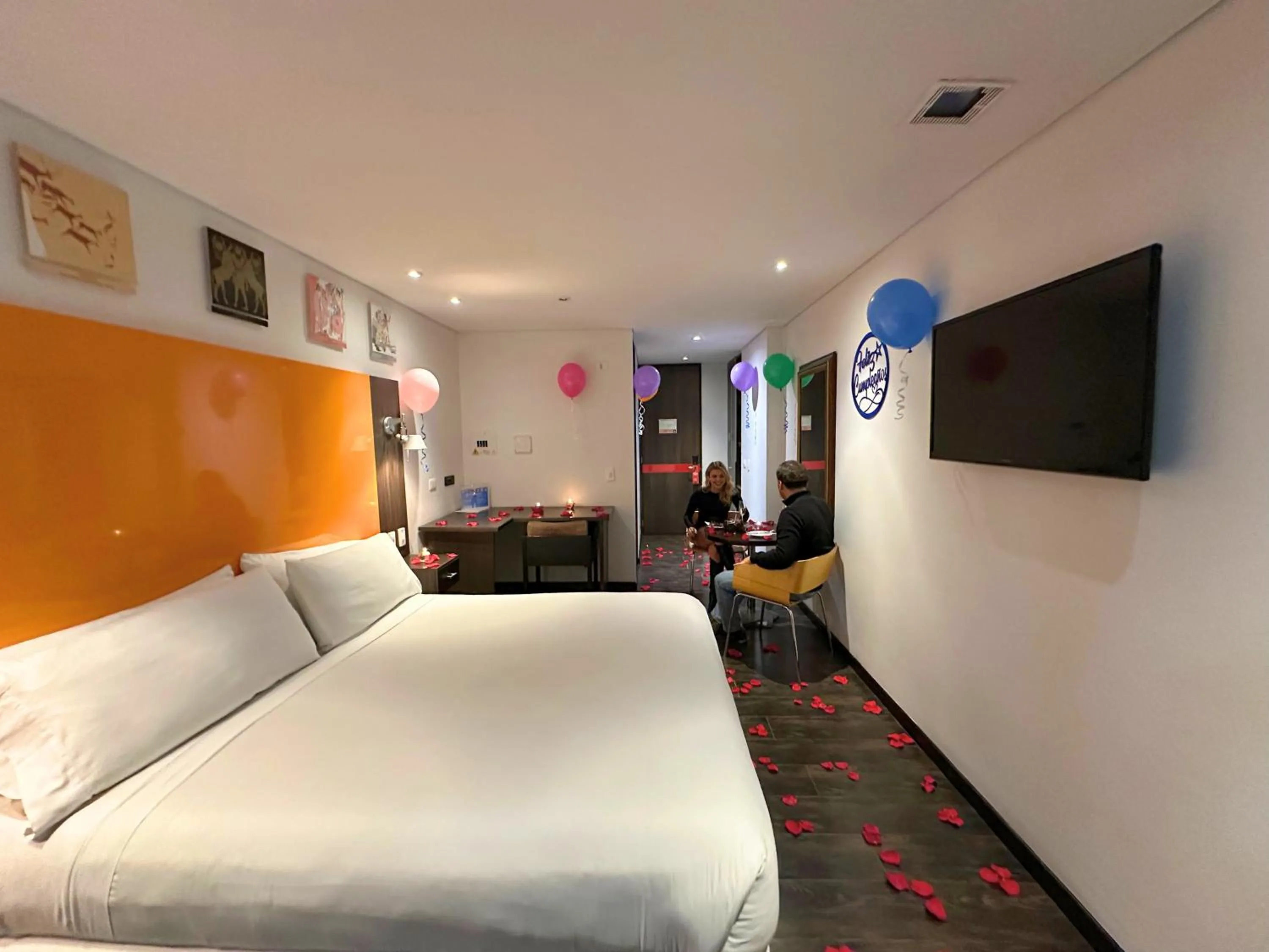 Photo of the whole room, Bed in Hotel 104 Art Suites