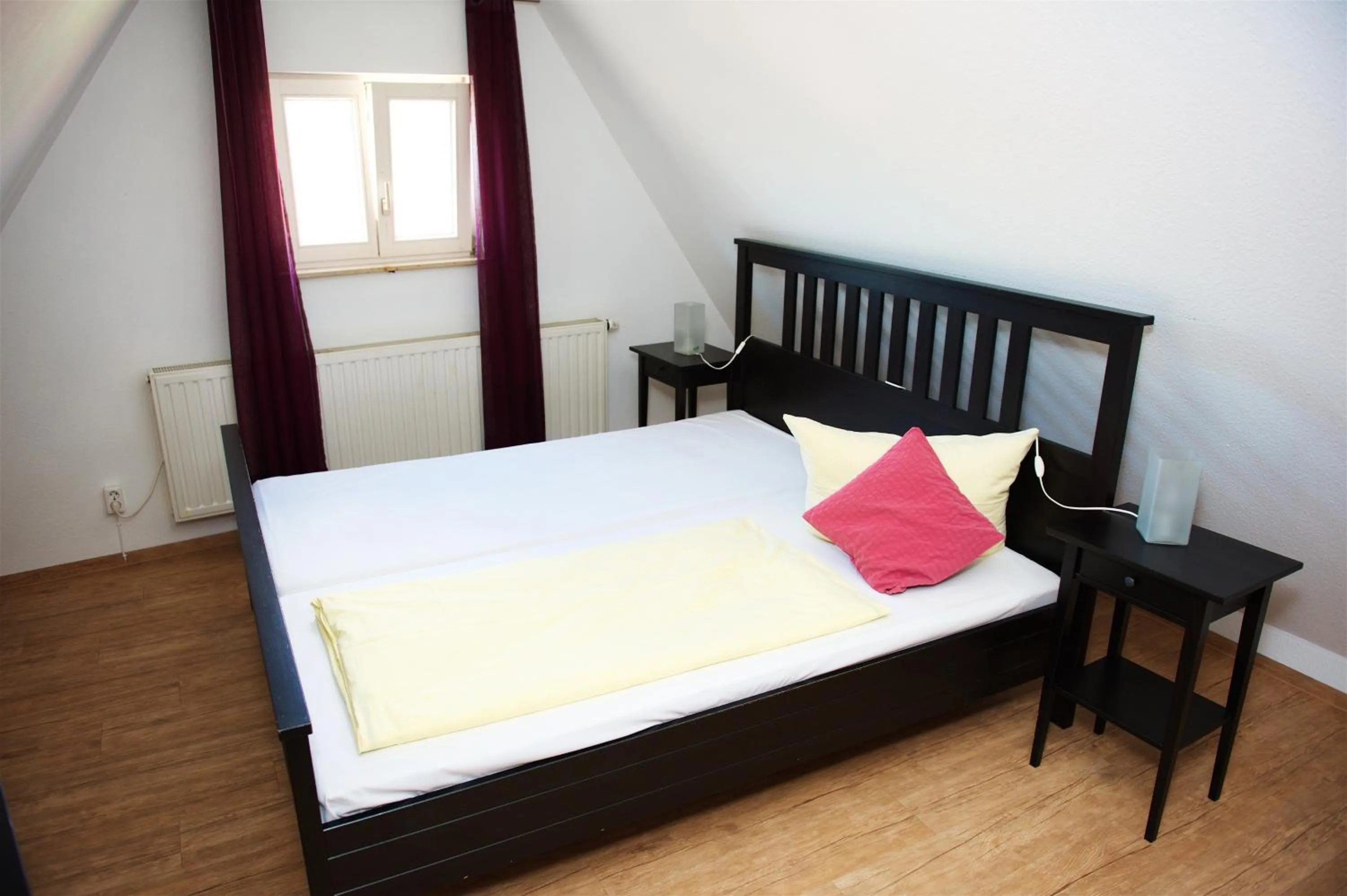 Bedroom, Bed in Berne's Altstadthotel