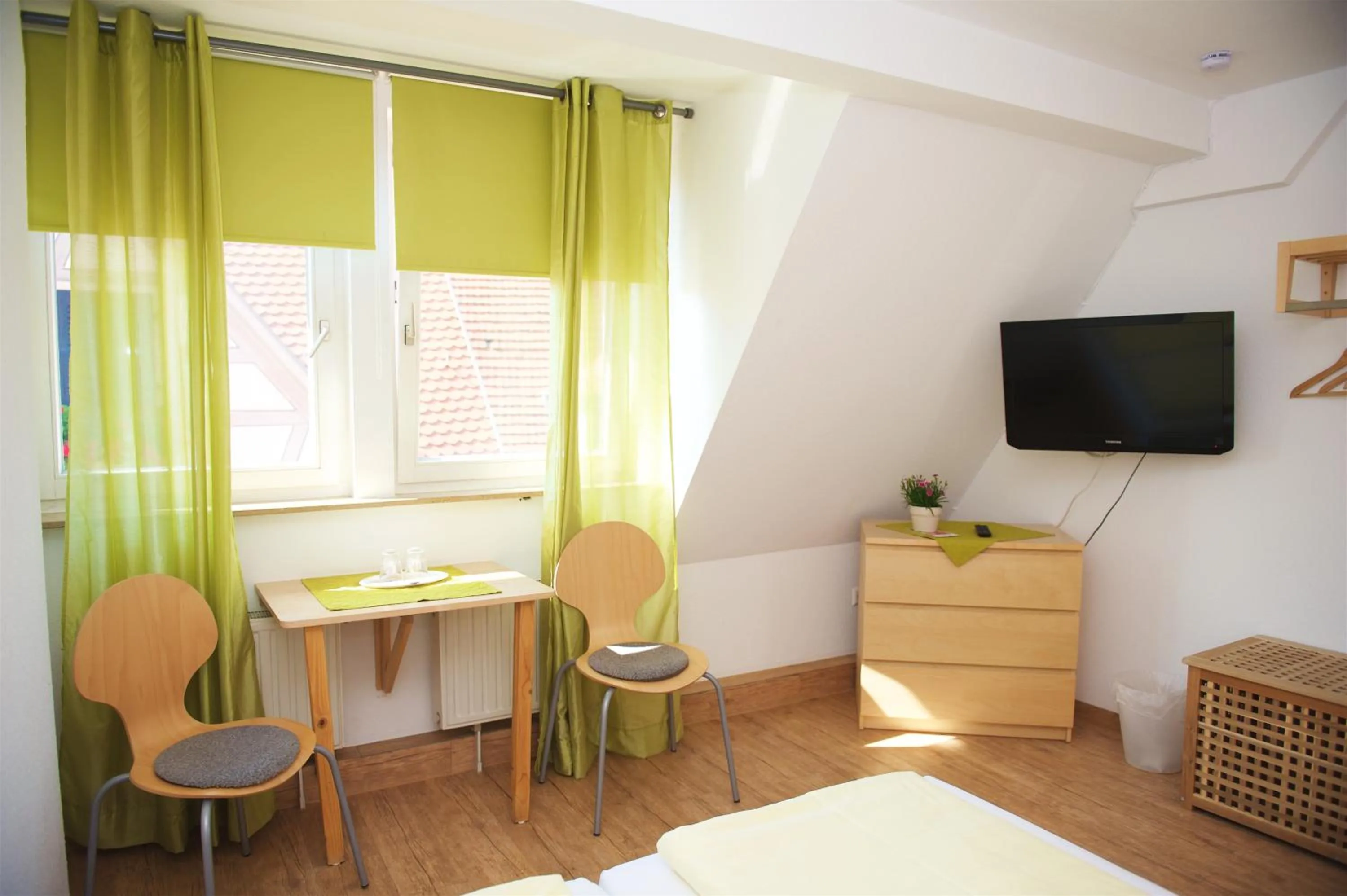 Seating area, Bed in Berne's Altstadthotel