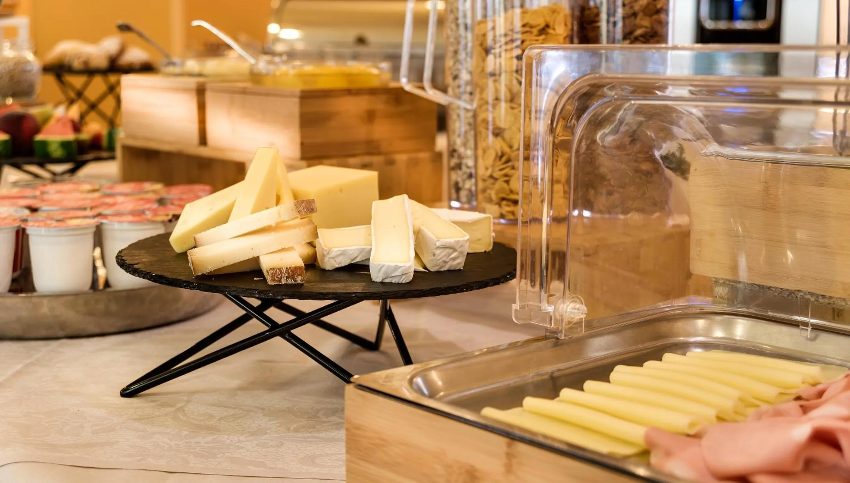 Continental breakfast in Hotel Da Vinci