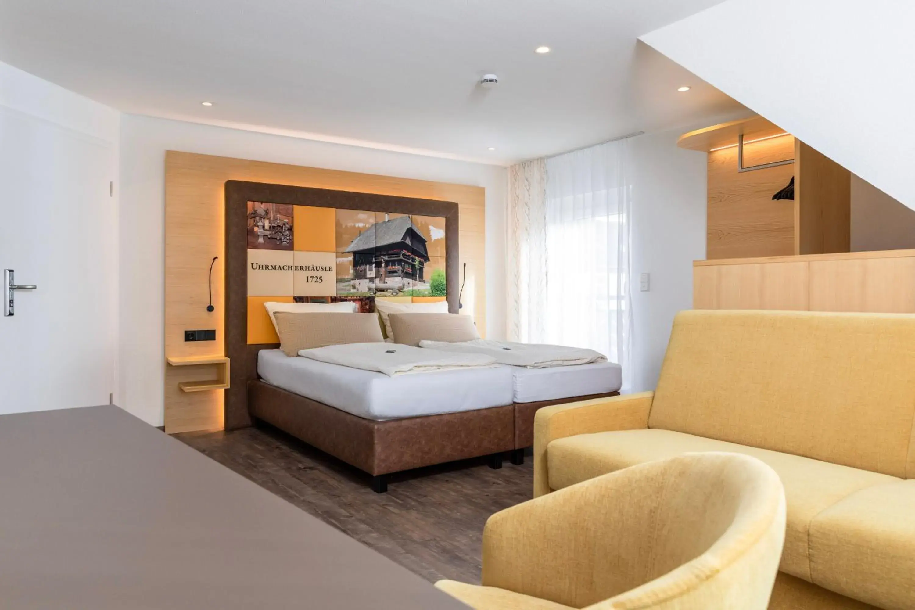Deluxe Double Room with Sofa Bed and Balcony in Gasthof zum Ochsen Deluxe Double Room with Sofa Bed and Balcony in Gasthof zum Ochsen