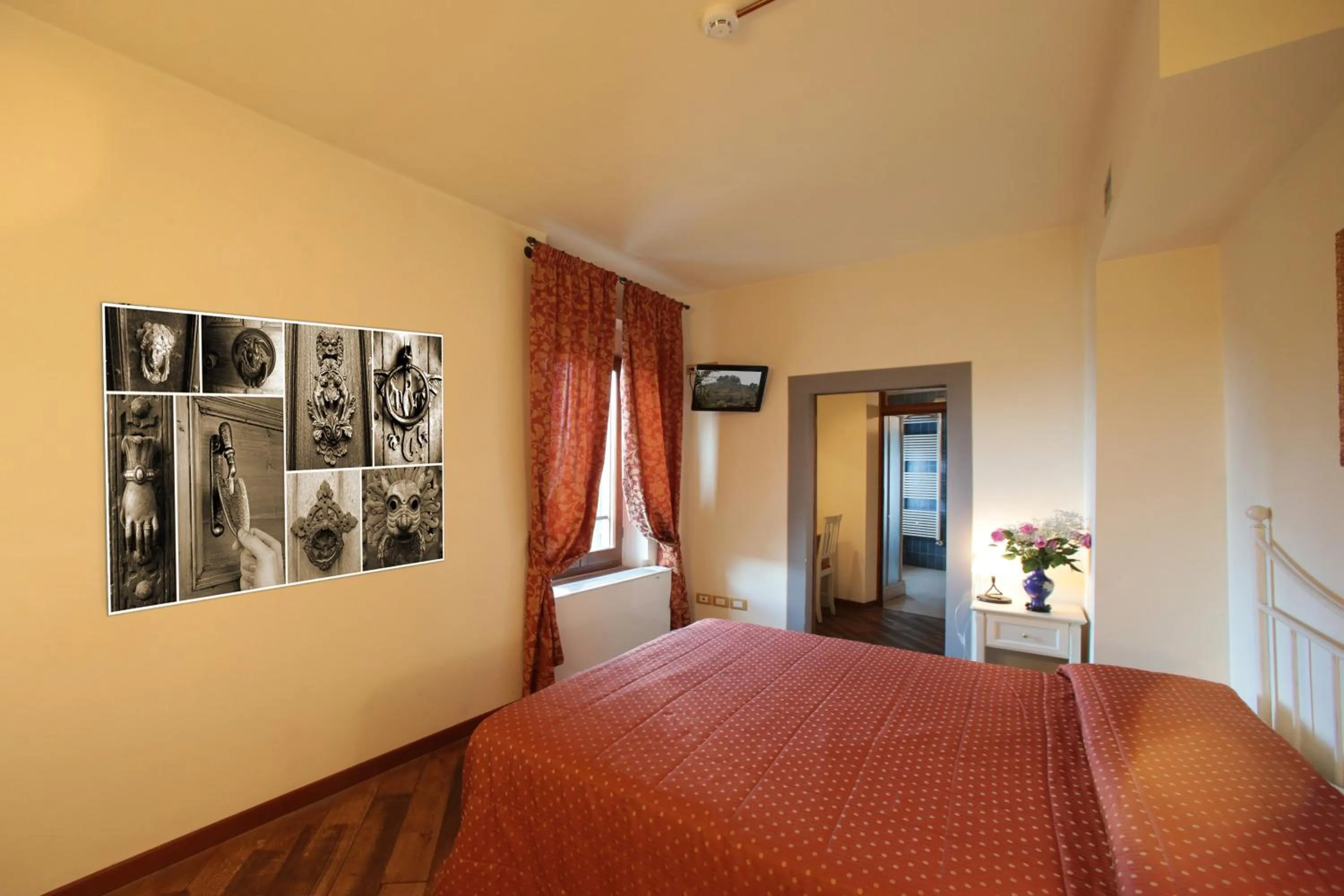 Photo of the whole room, Bed in Hotel Villa San Michele