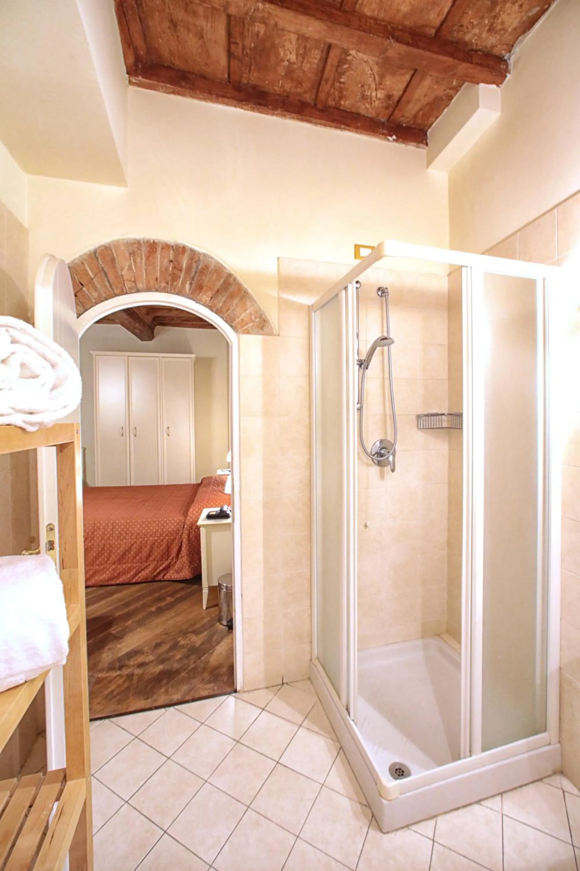 Bathroom, Bed in Hotel Villa San Michele