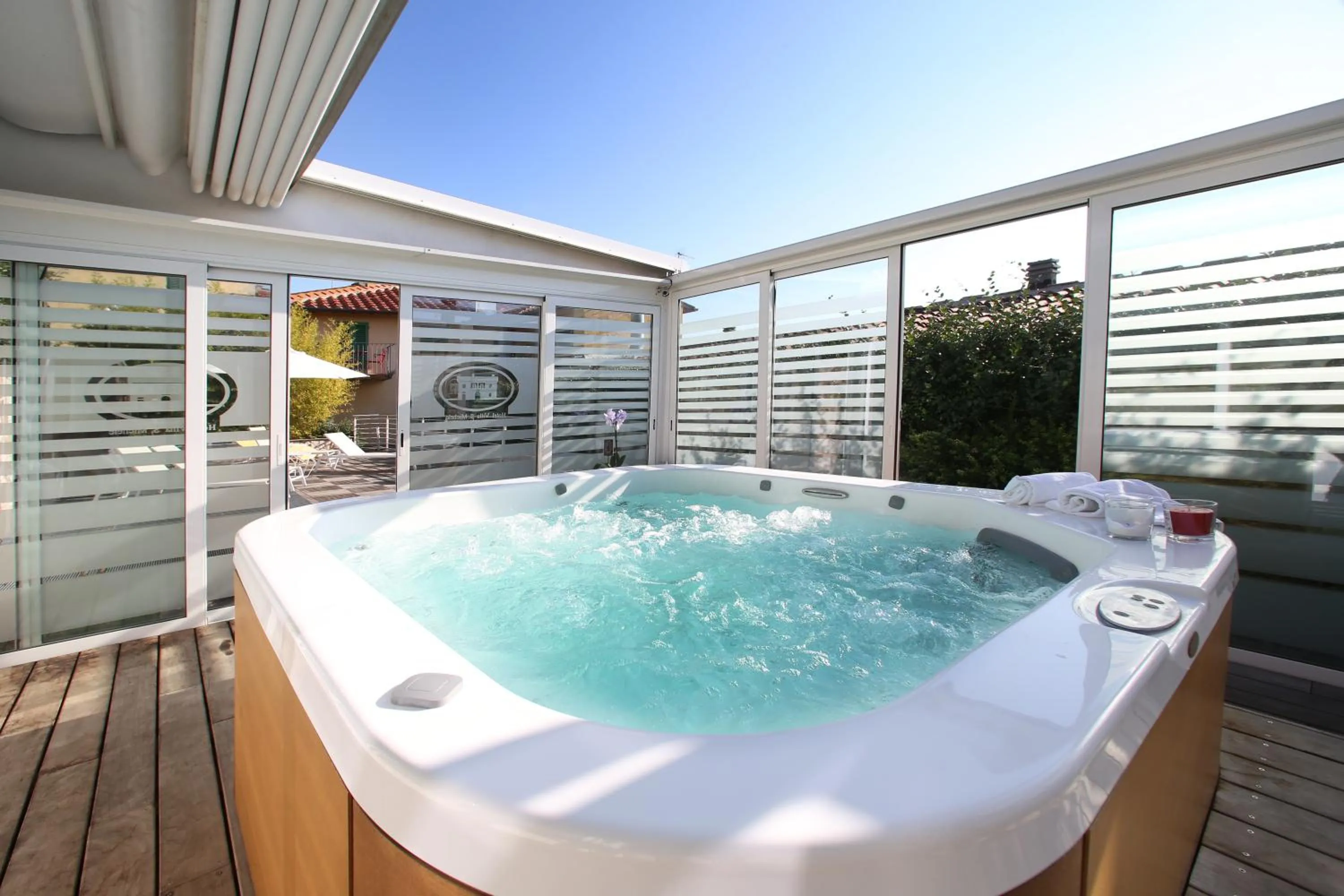 Hot Tub in Hotel Villa San Michele