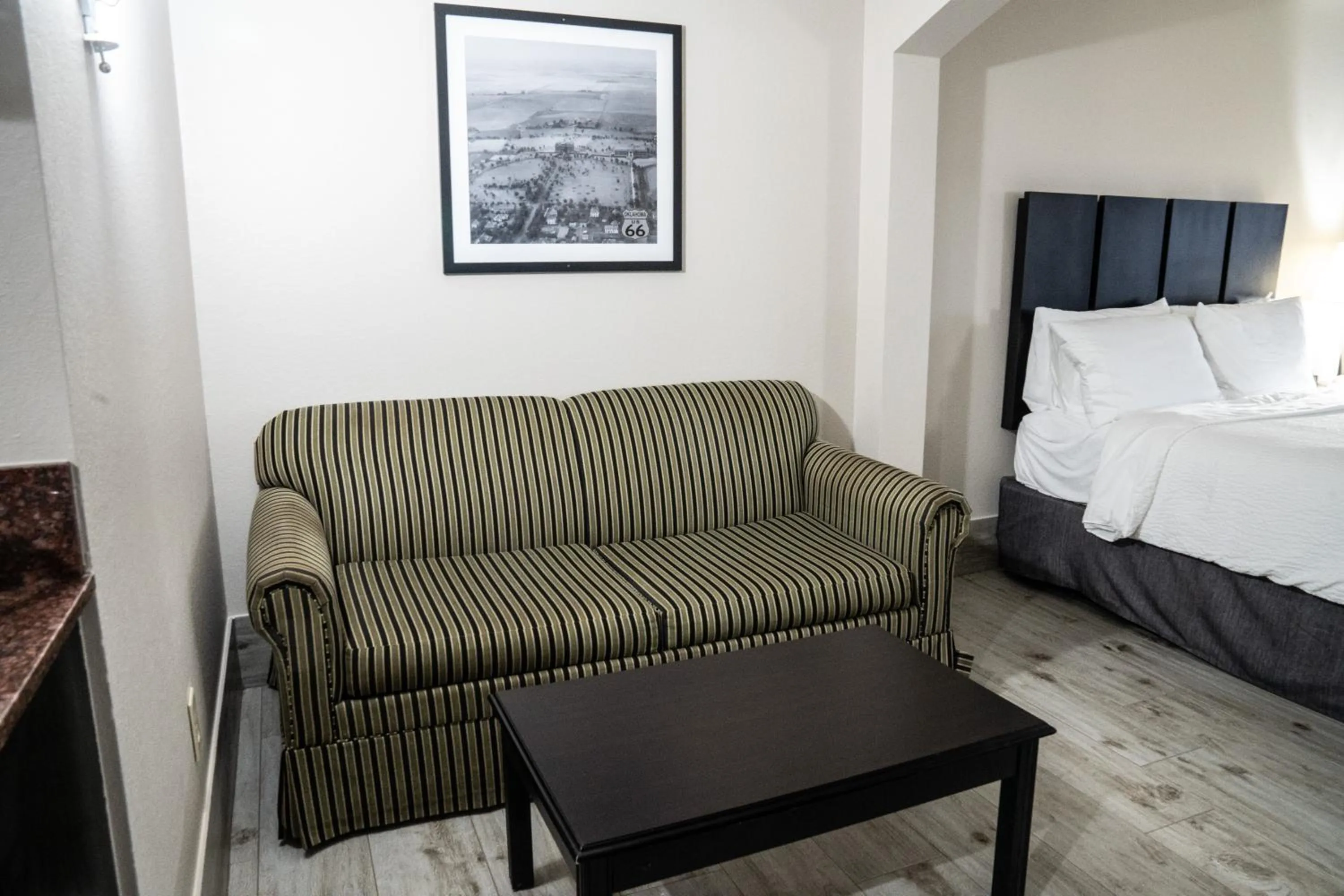 Seating area, Bed in Lucille's Hotel, Restaurant, & Bar