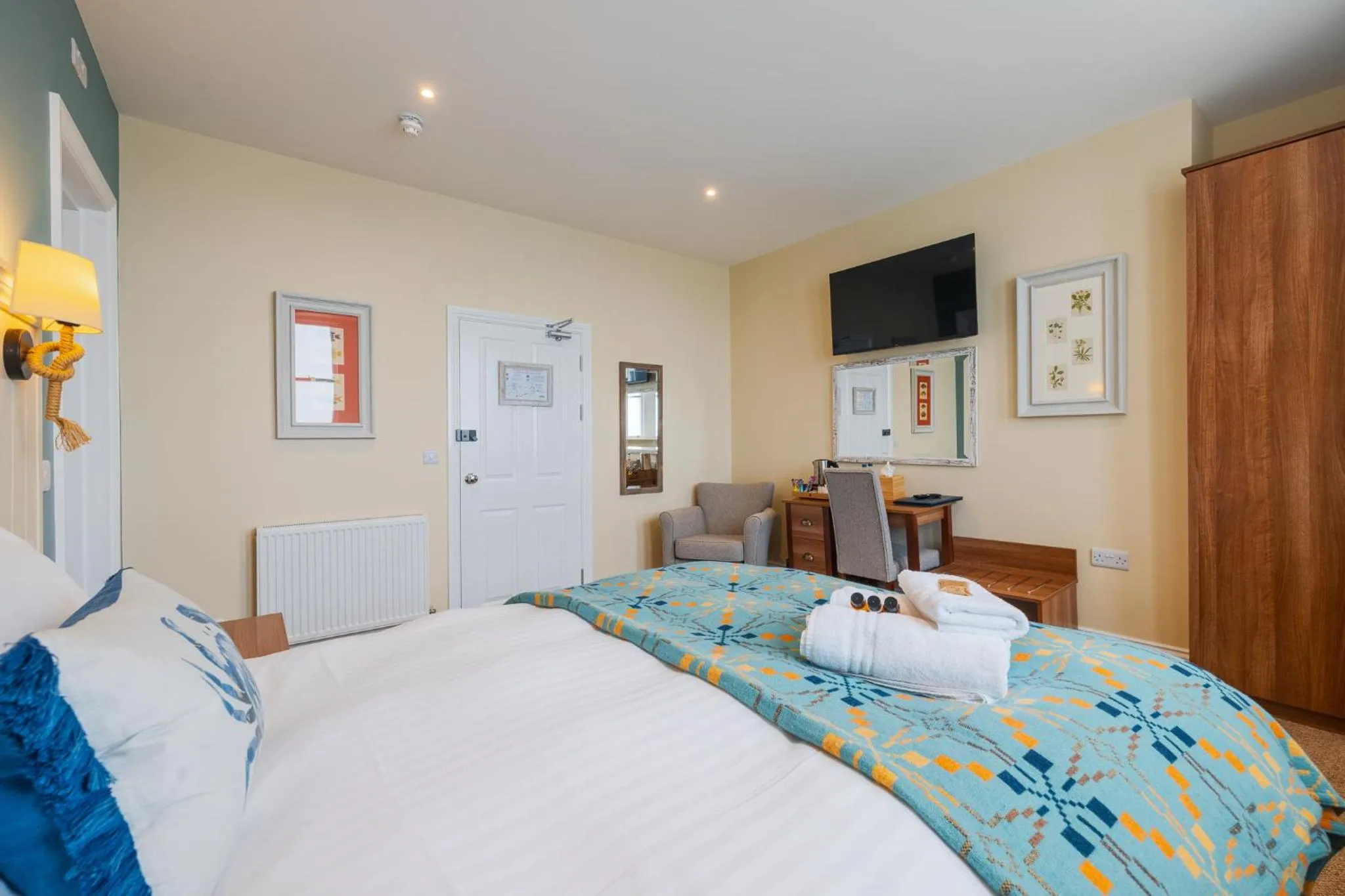 Bedroom, Bed in The Glengower