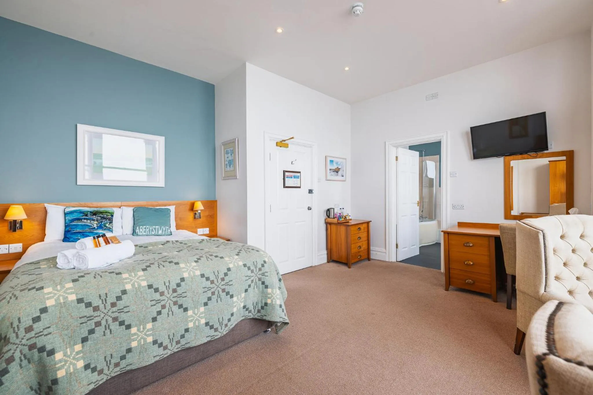 Bedroom, Bed in The Glengower