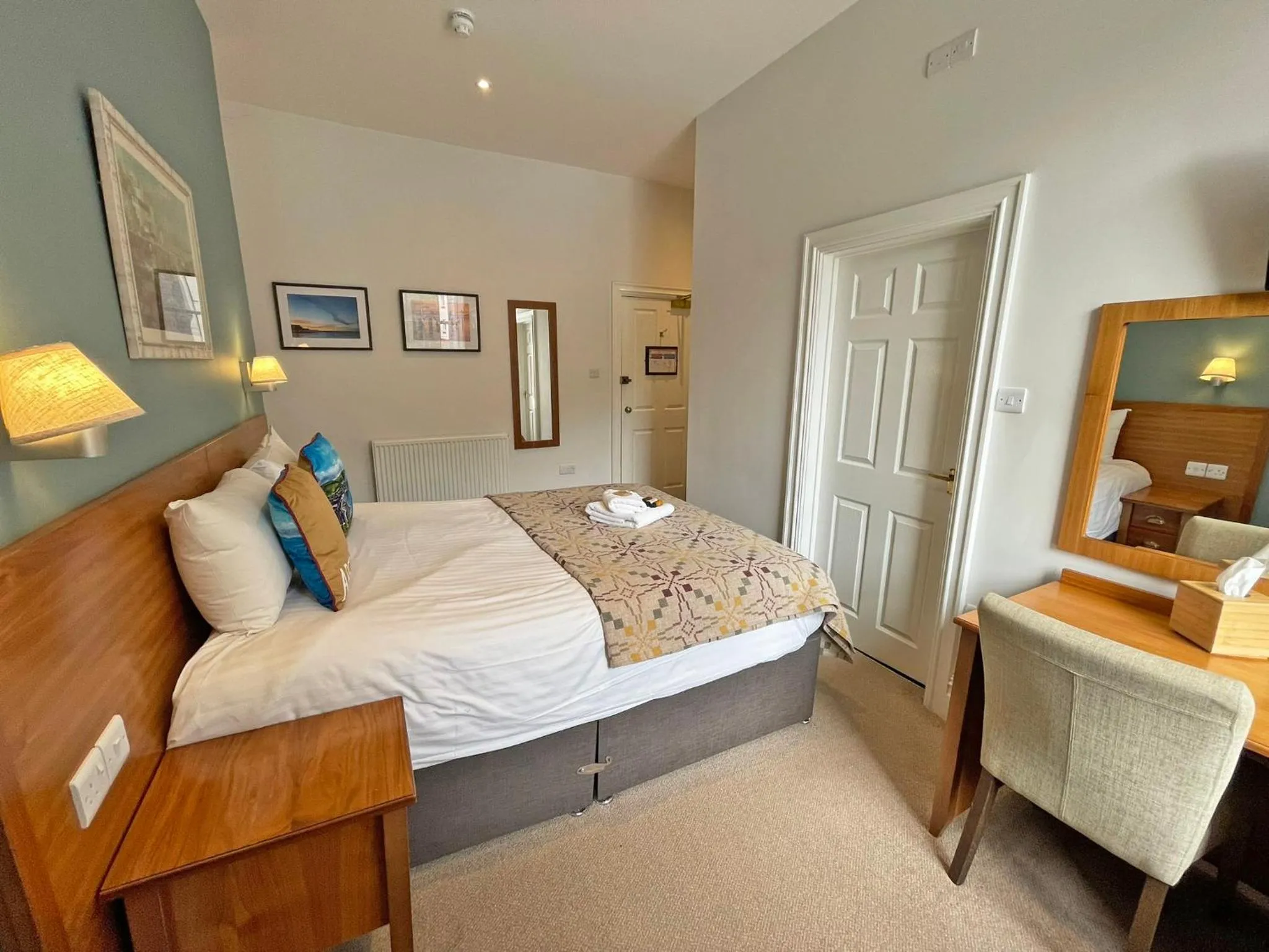 Bedroom, Bed in The Glengower