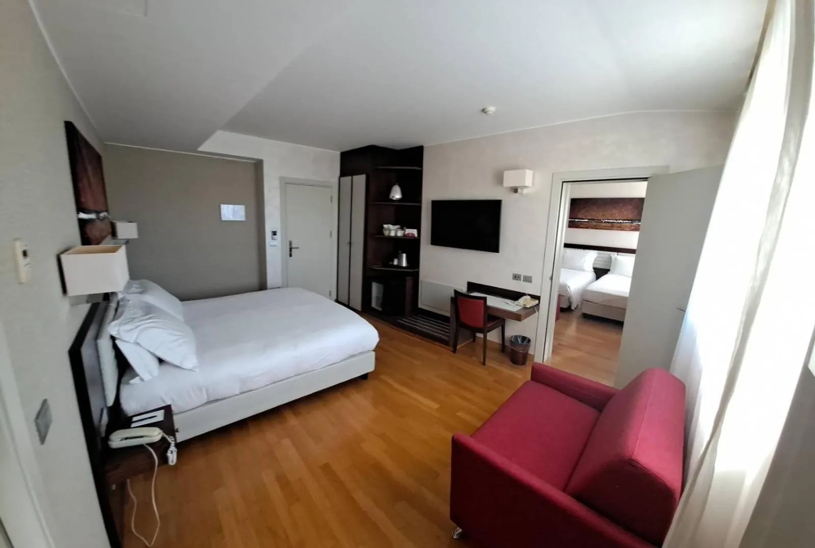 Bedroom, Bed in Breaking Business Hotel