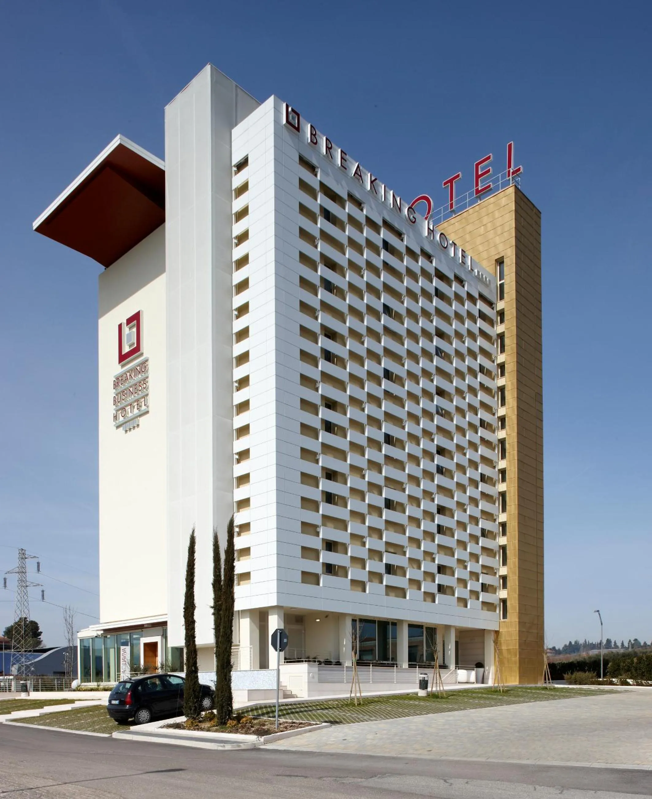 Facade/entrance in Breaking Business Hotel