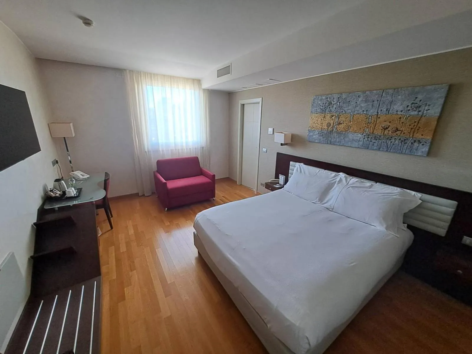 Bedroom, Bed in Breaking Business Hotel