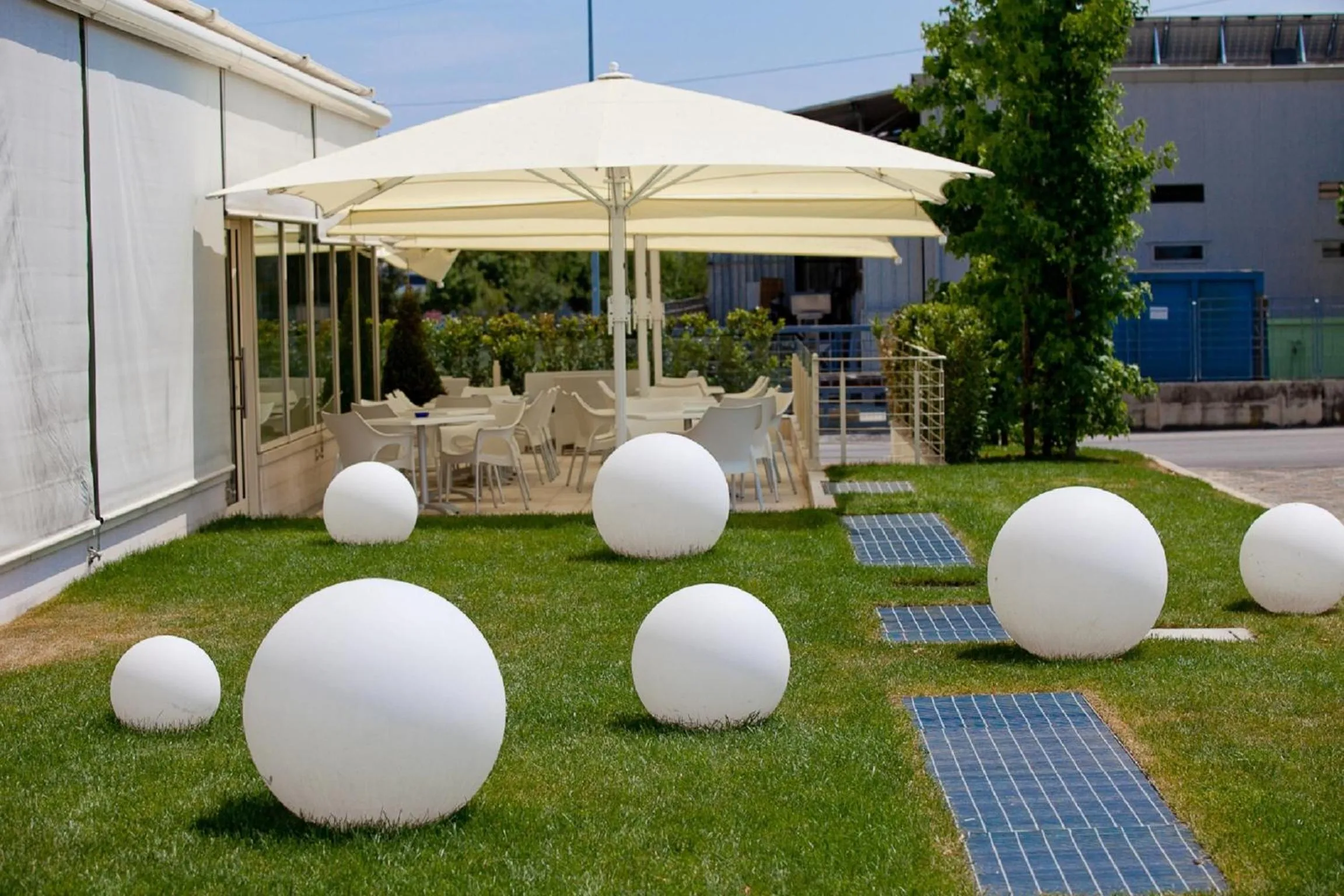 Facade/entrance in Breaking Business Hotel