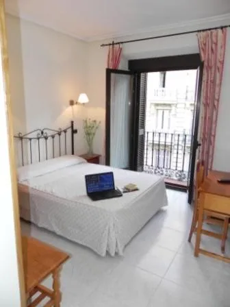 Photo of the whole room, Bed in Hostal Ivor