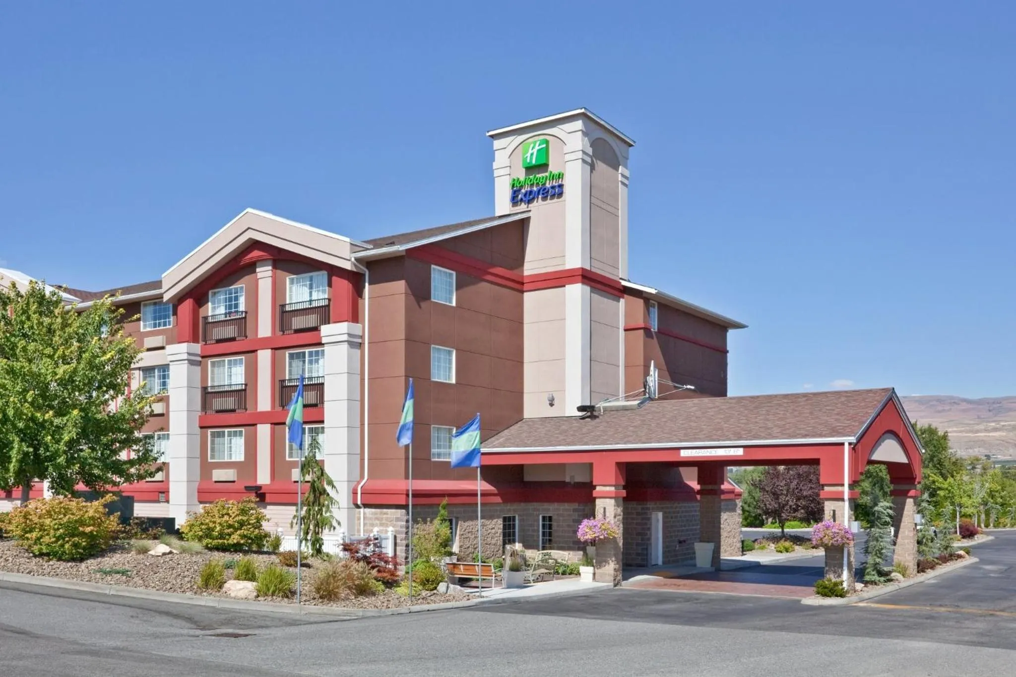 Property building in Holiday Inn Express Wenatchee by IHG