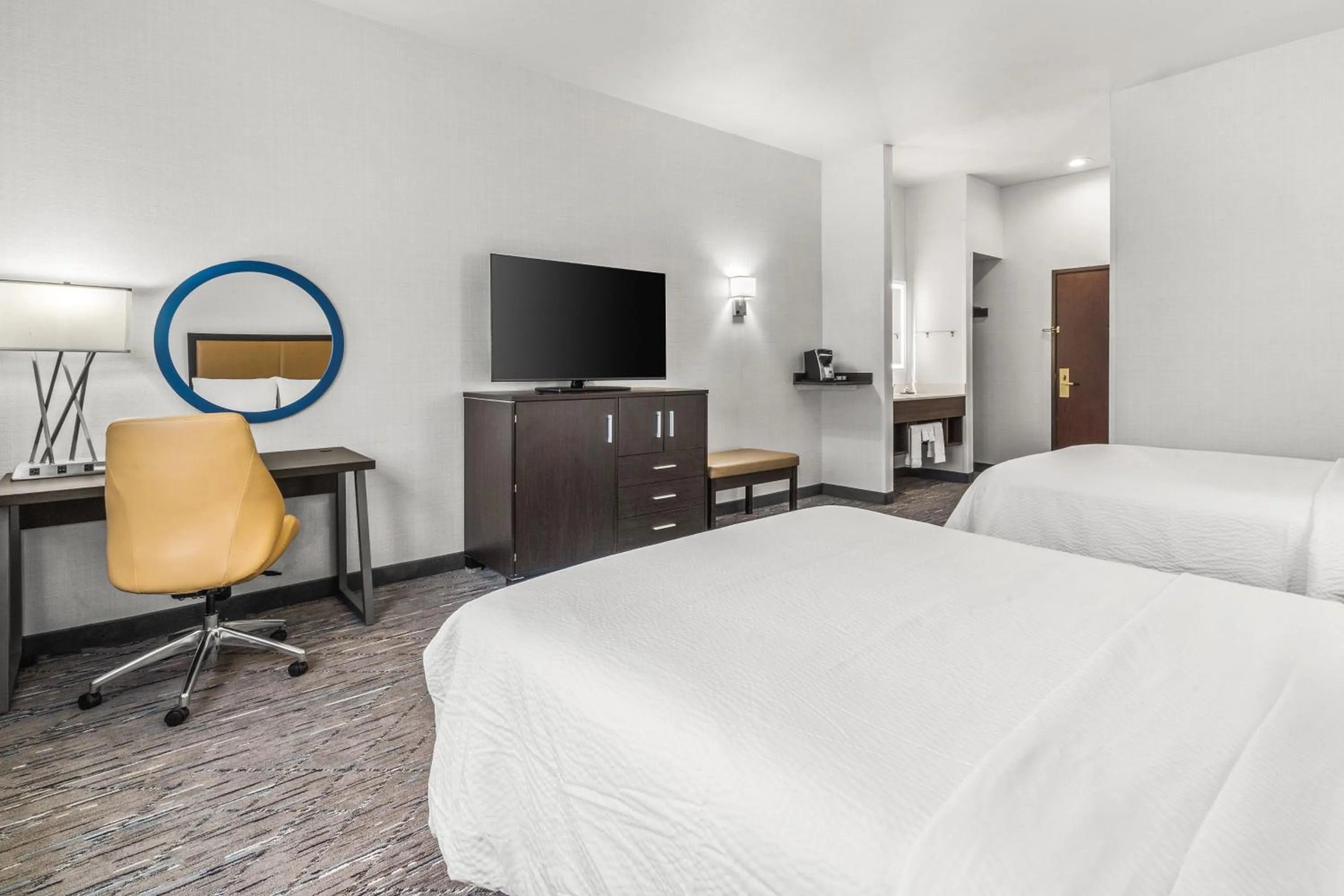 Photo of the whole room, Bed in Holiday Inn Express Wenatchee by IHG