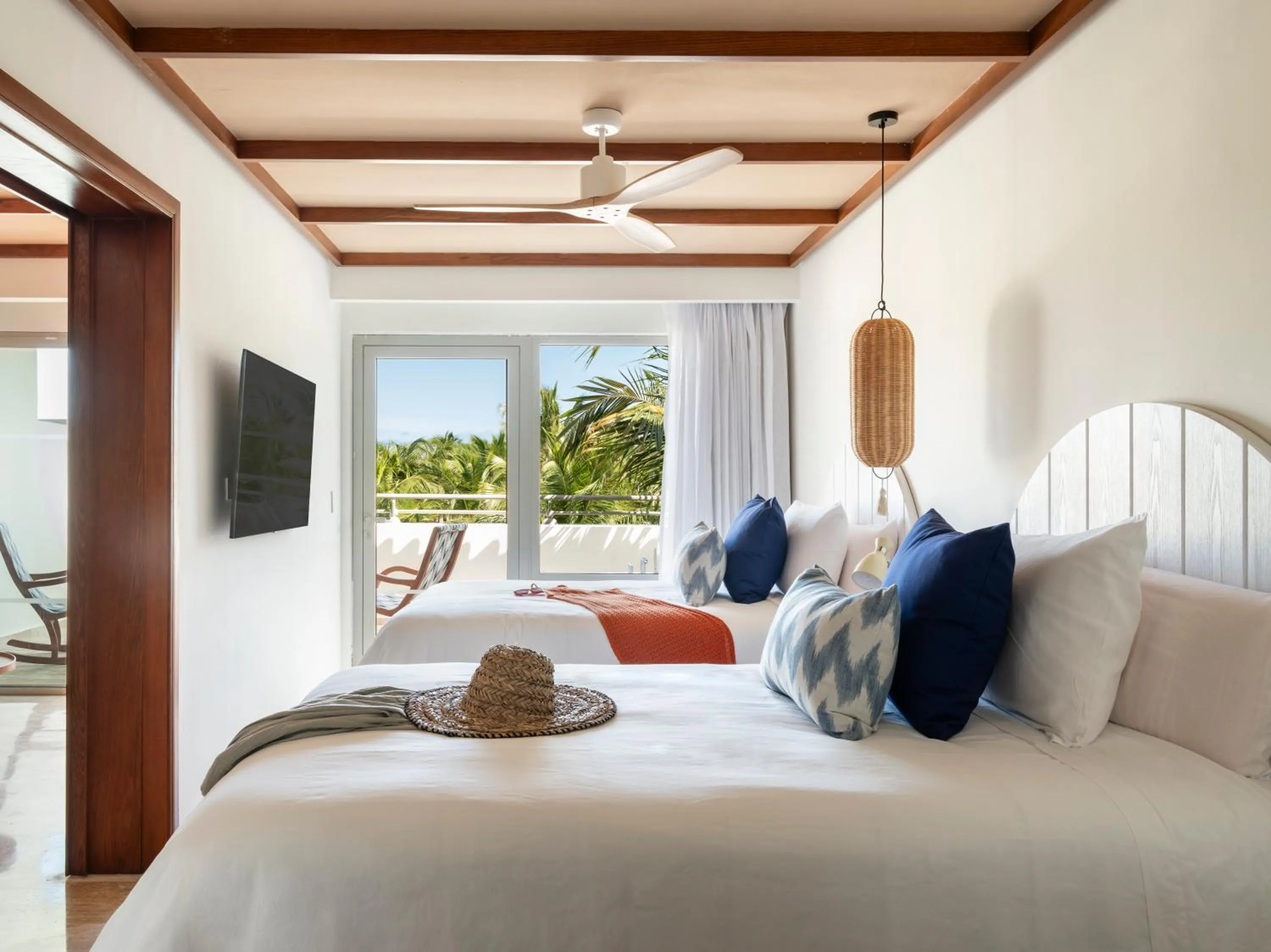 Communal lounge/ TV room, Bed in Garden Suites by Meliá - All inclusive