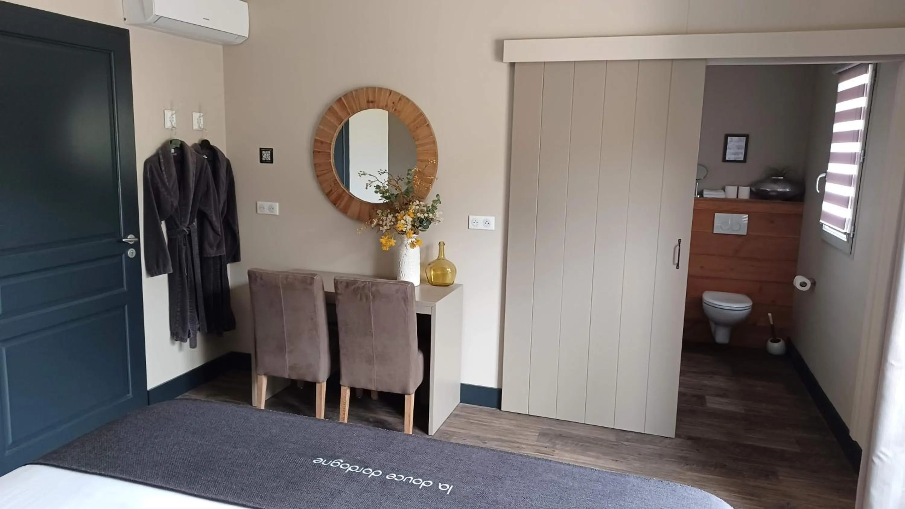 Bedroom, Bed in La Douce Dordogne