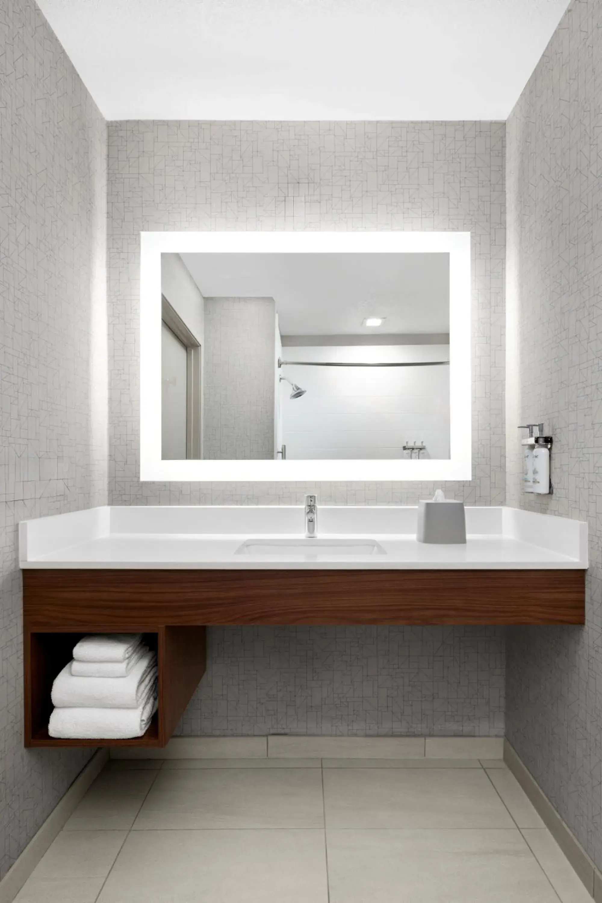 Standard King Room with Roll-In Shower - Communications Access in Holiday Inn Express Hotel & Suites Marina by IHG Standard King Room with Roll-In Shower - Communications Access in Holiday Inn Express Hotel & Suites Marina by IHG