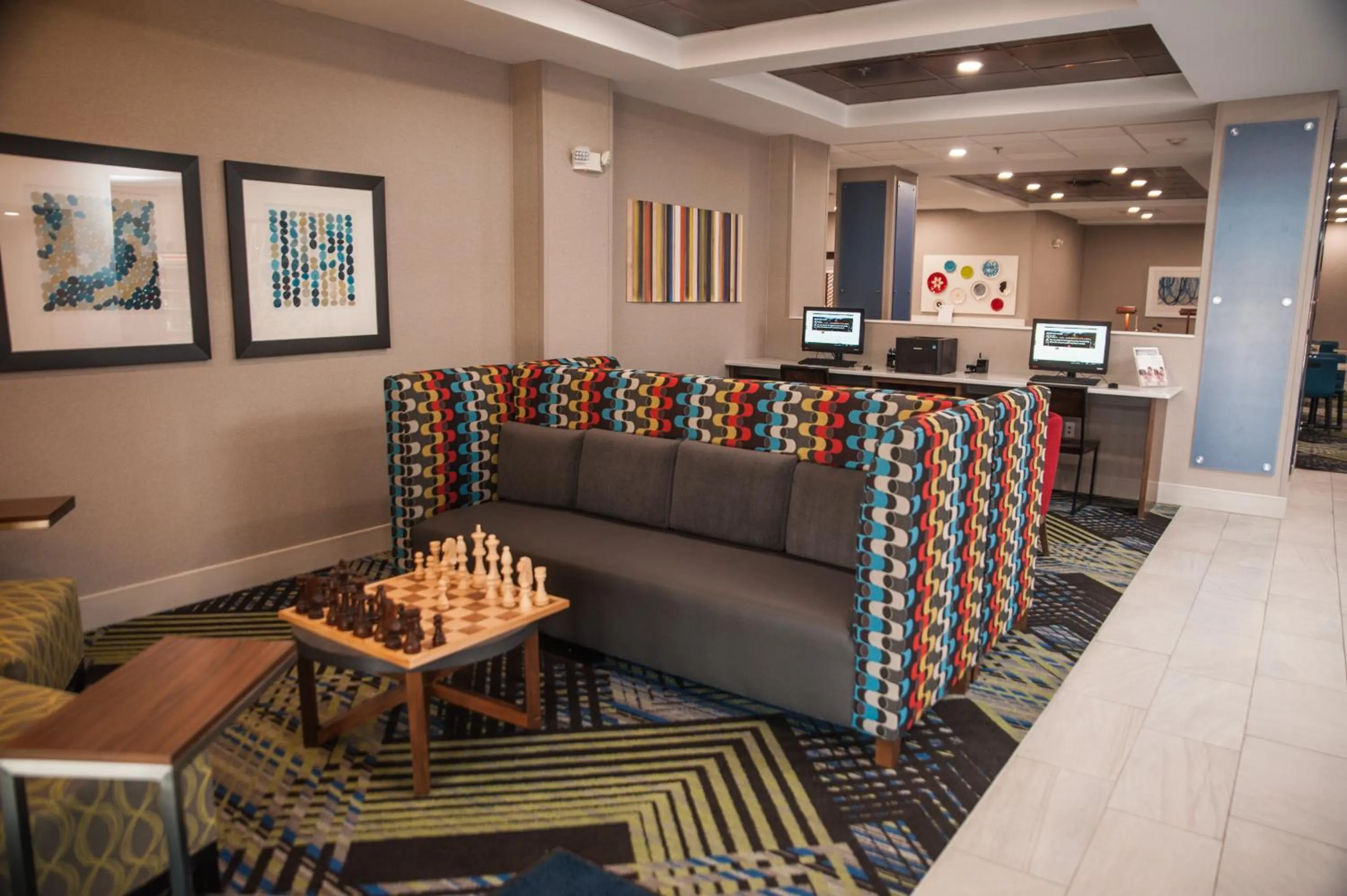 Holiday Inn Express Hotel & Suites Norfolk by IHG