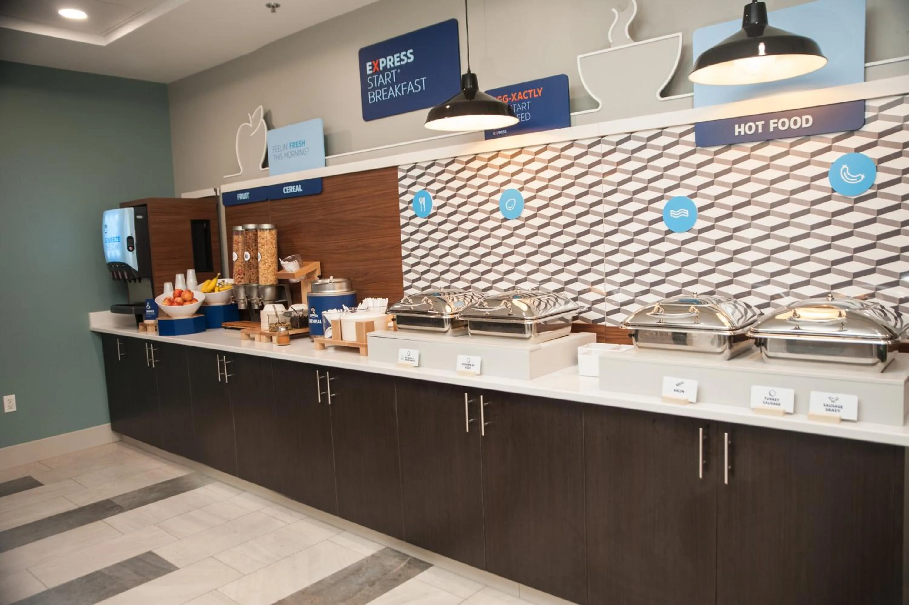 Holiday Inn Express Hotel & Suites Norfolk by IHG