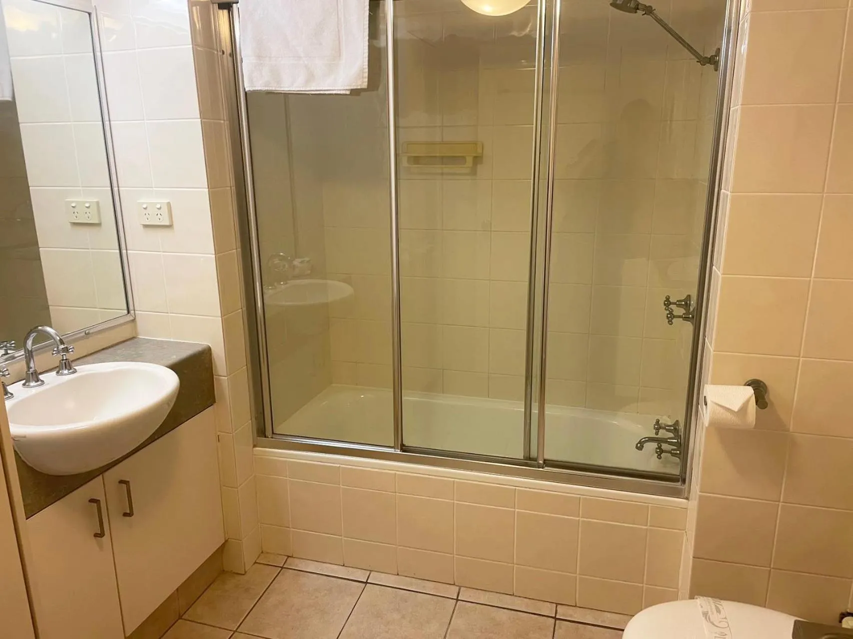 Aristocrat Apartments