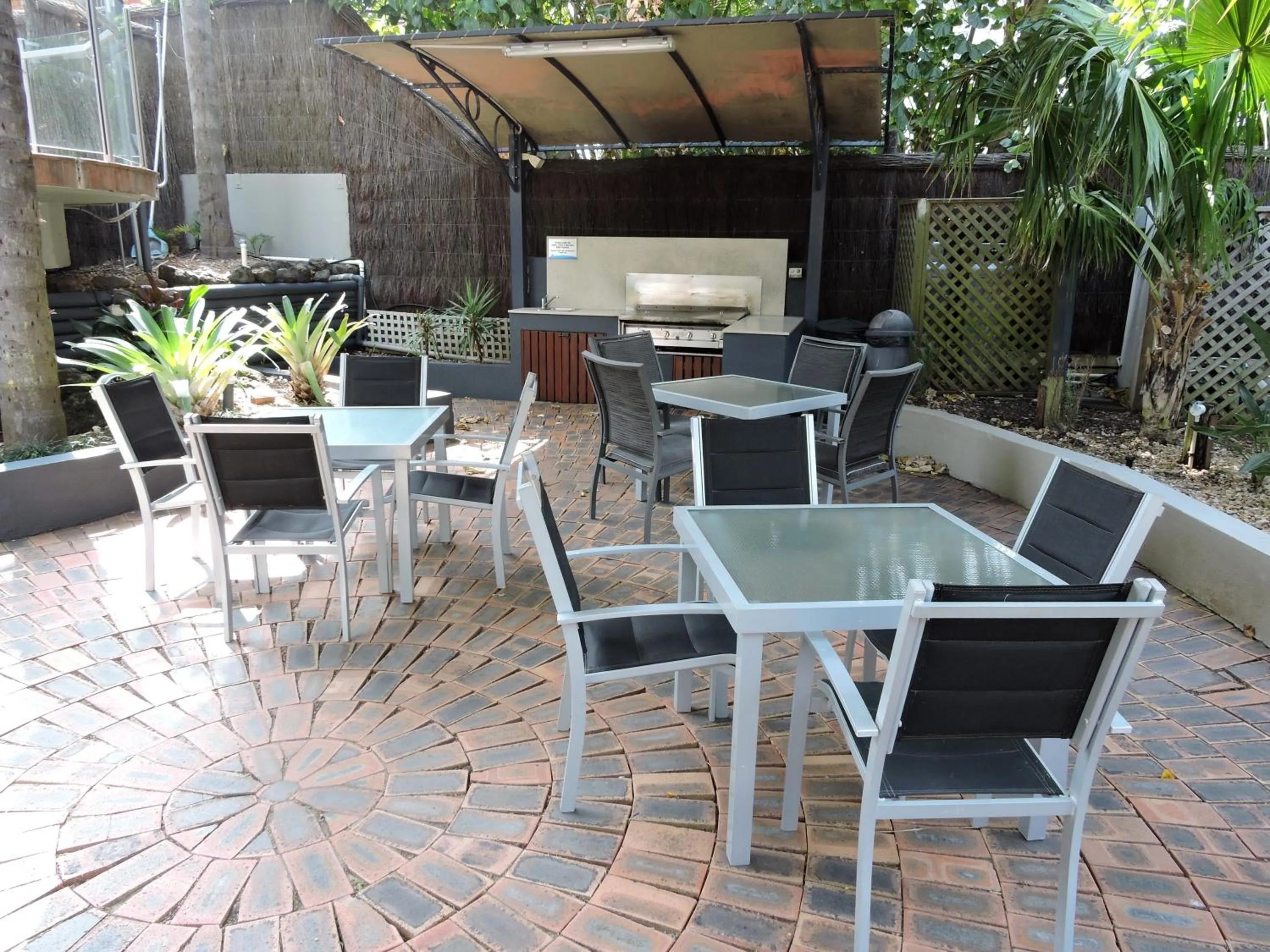 BBQ facilities in Aristocrat Apartments