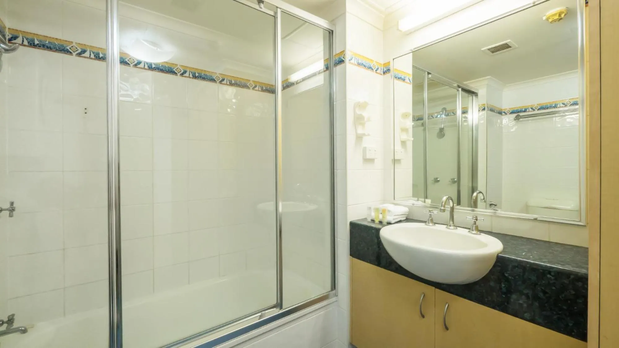 Aristocrat Apartments