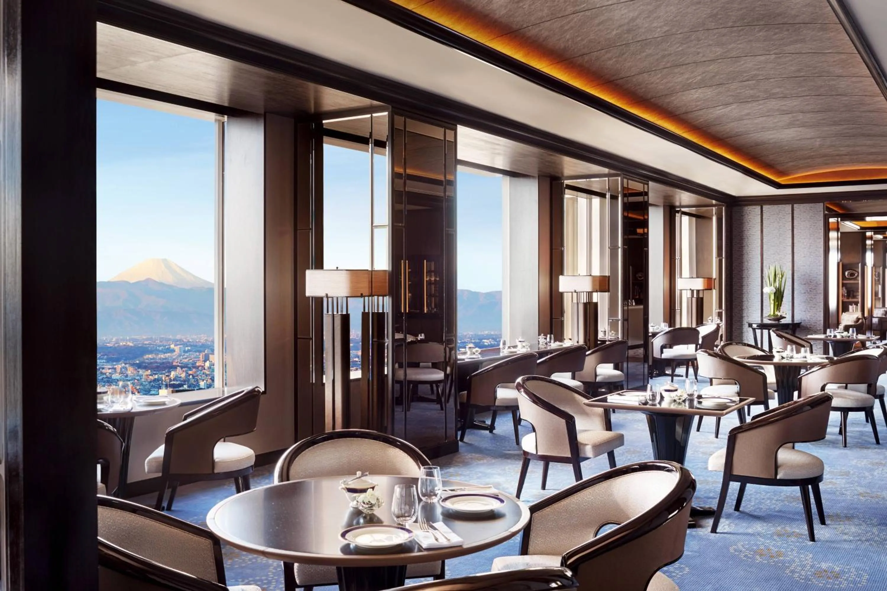 Lounge or bar in The Ritz-Carlton, Tokyo