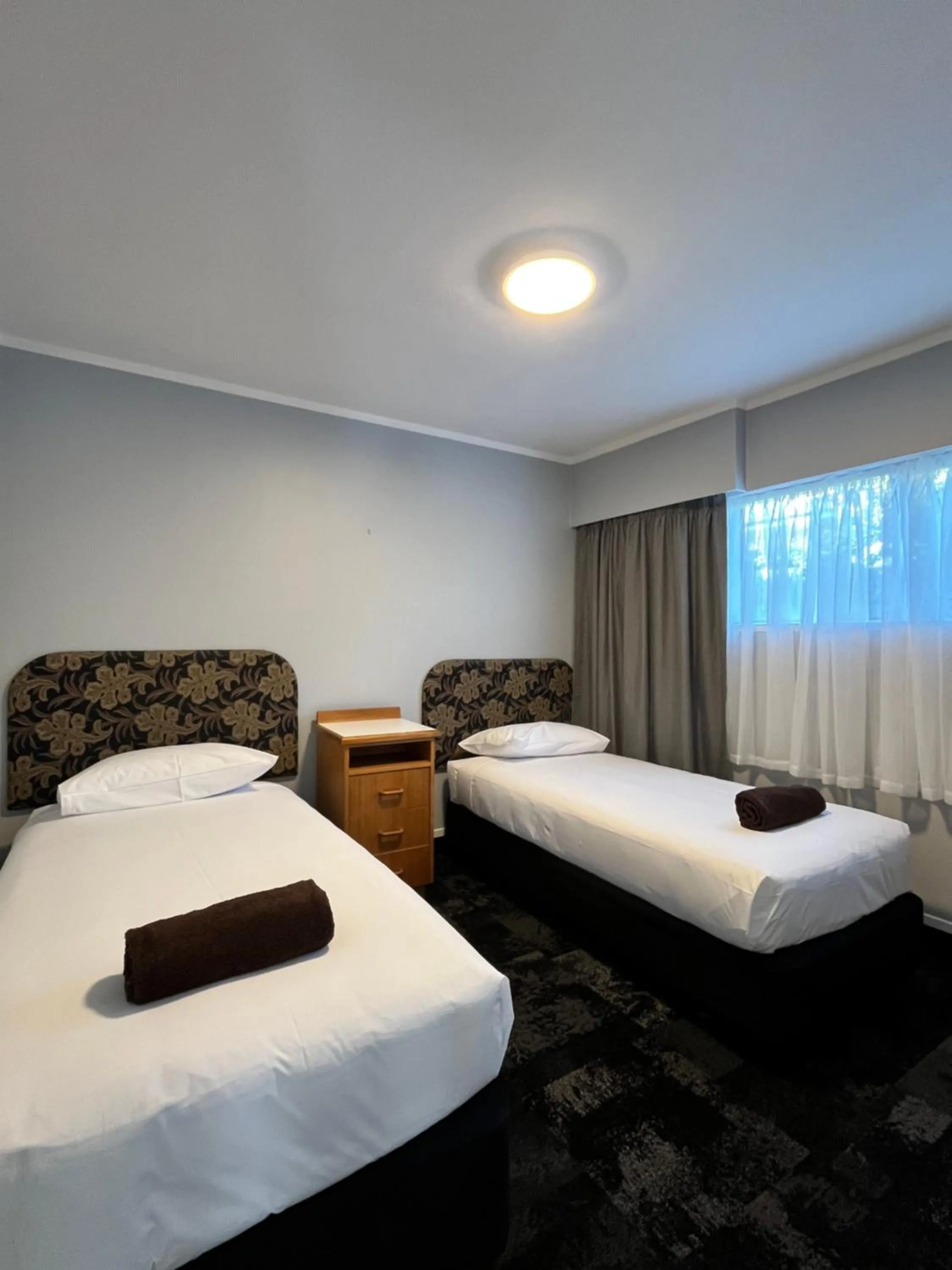 Bed in Beetham Park Motel