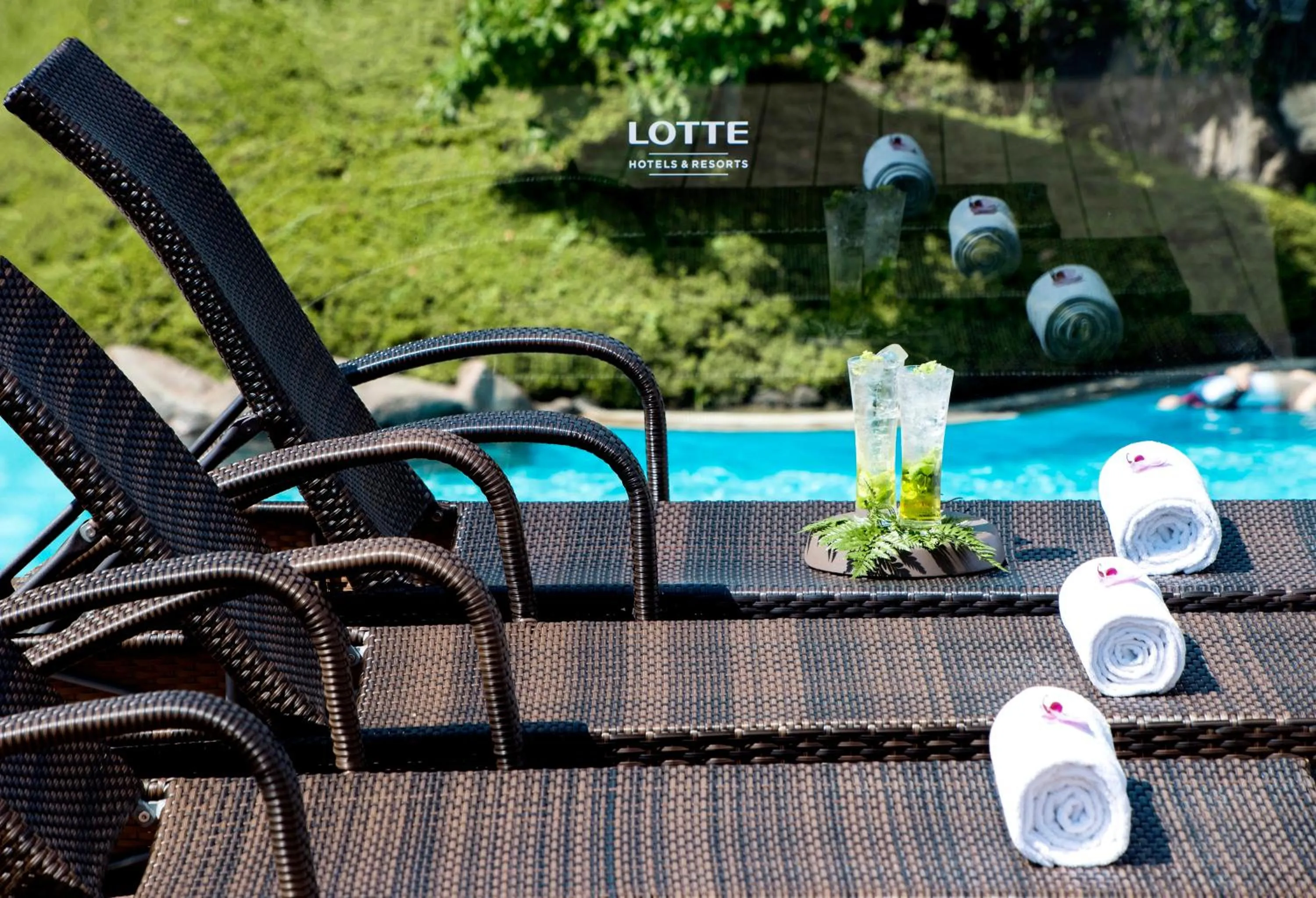 Swimming pool in Lotte Hotel Jeju