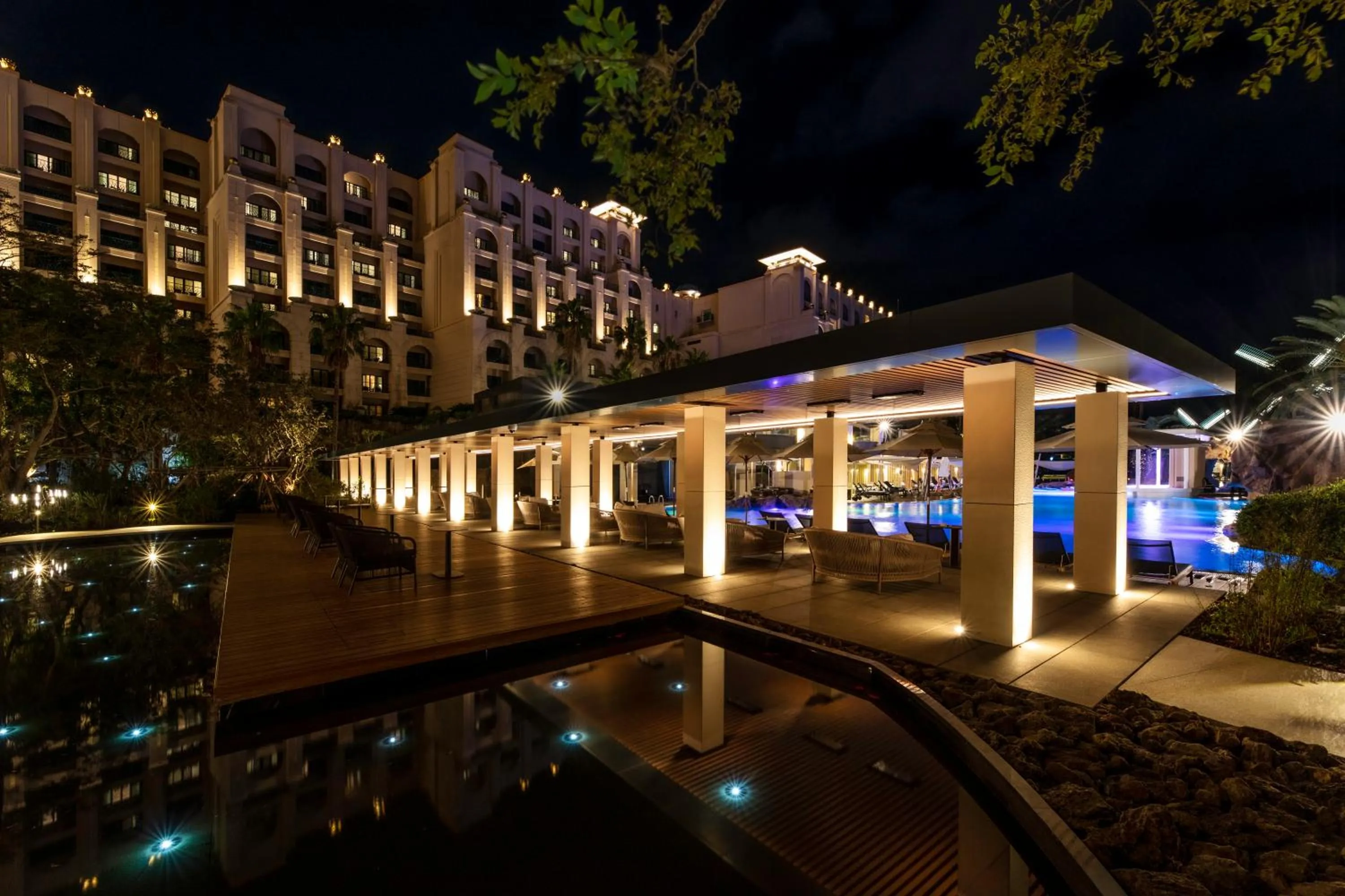 Swimming pool in Lotte Hotel Jeju