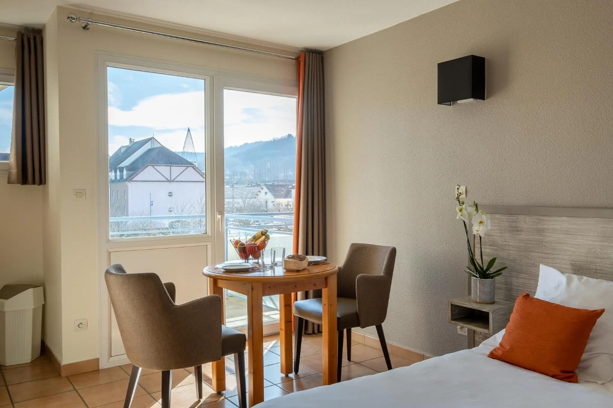Dining area, Bed in Residence Des Thermes