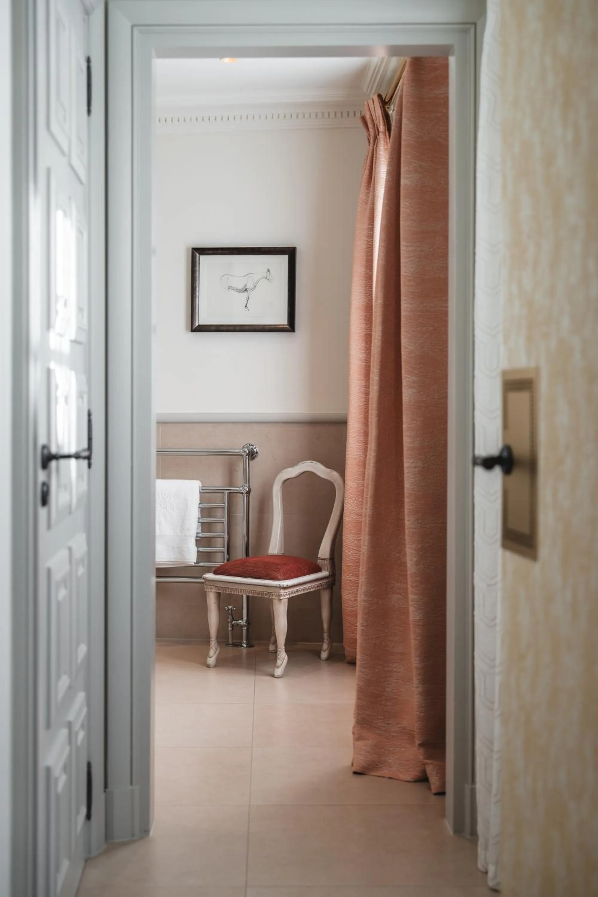 Bathroom in Hôtel de Pavie