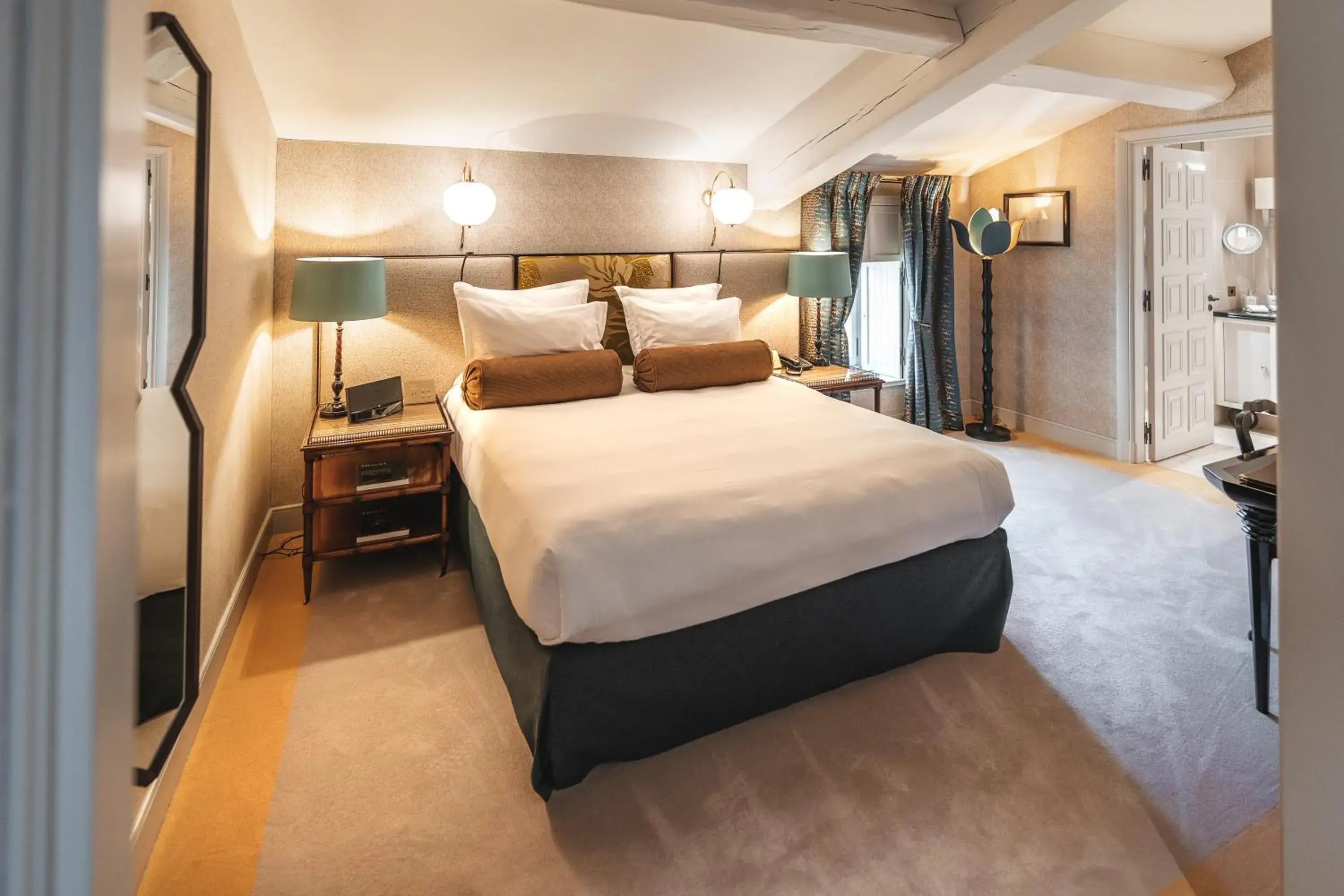 Deluxe Room in Hôtel de Pavie Deluxe Room in Hôtel de Pavie