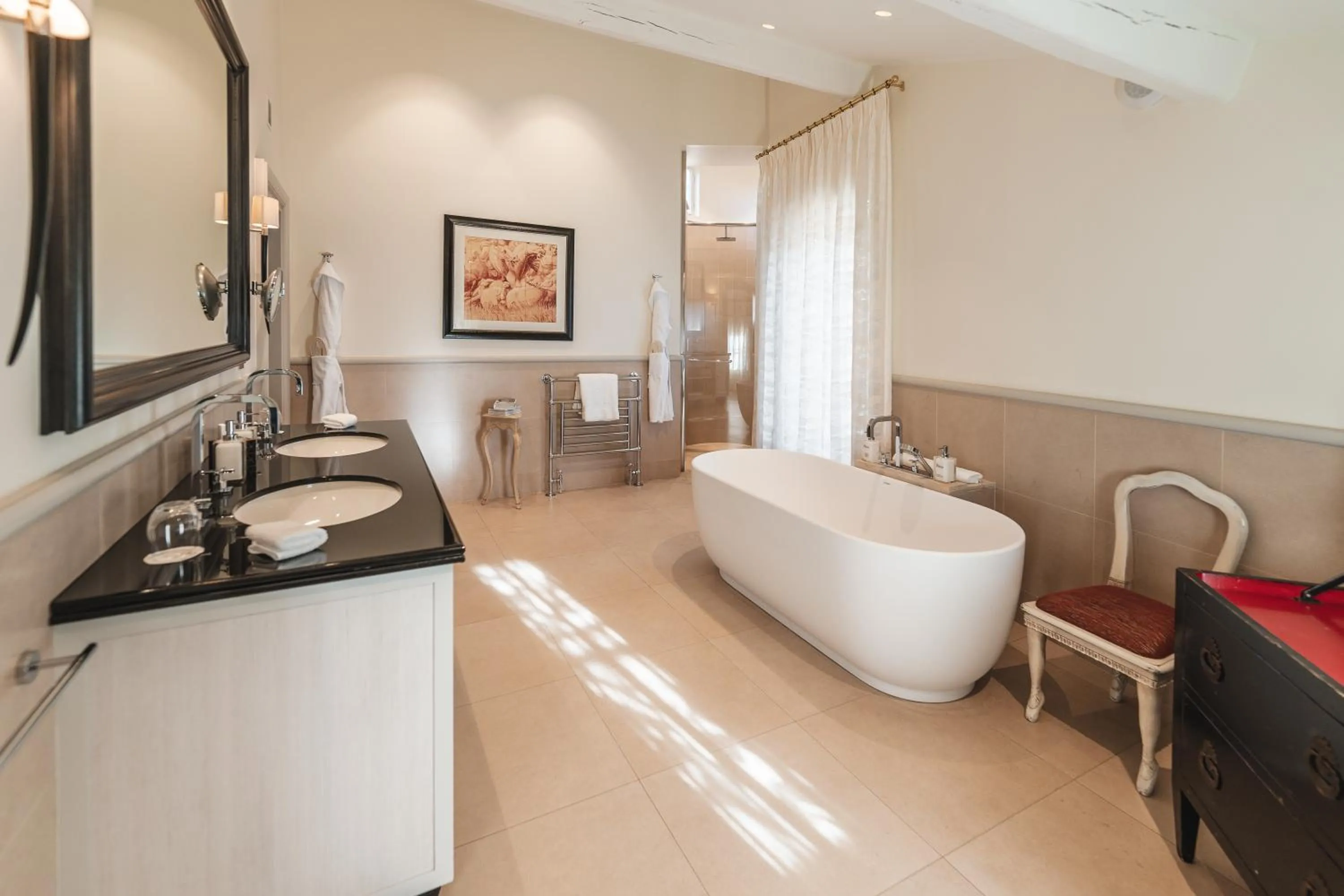 Bathroom in Hôtel de Pavie