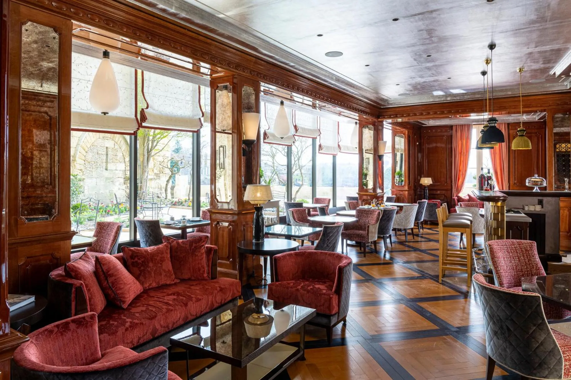 Lounge or bar in Hôtel de Pavie